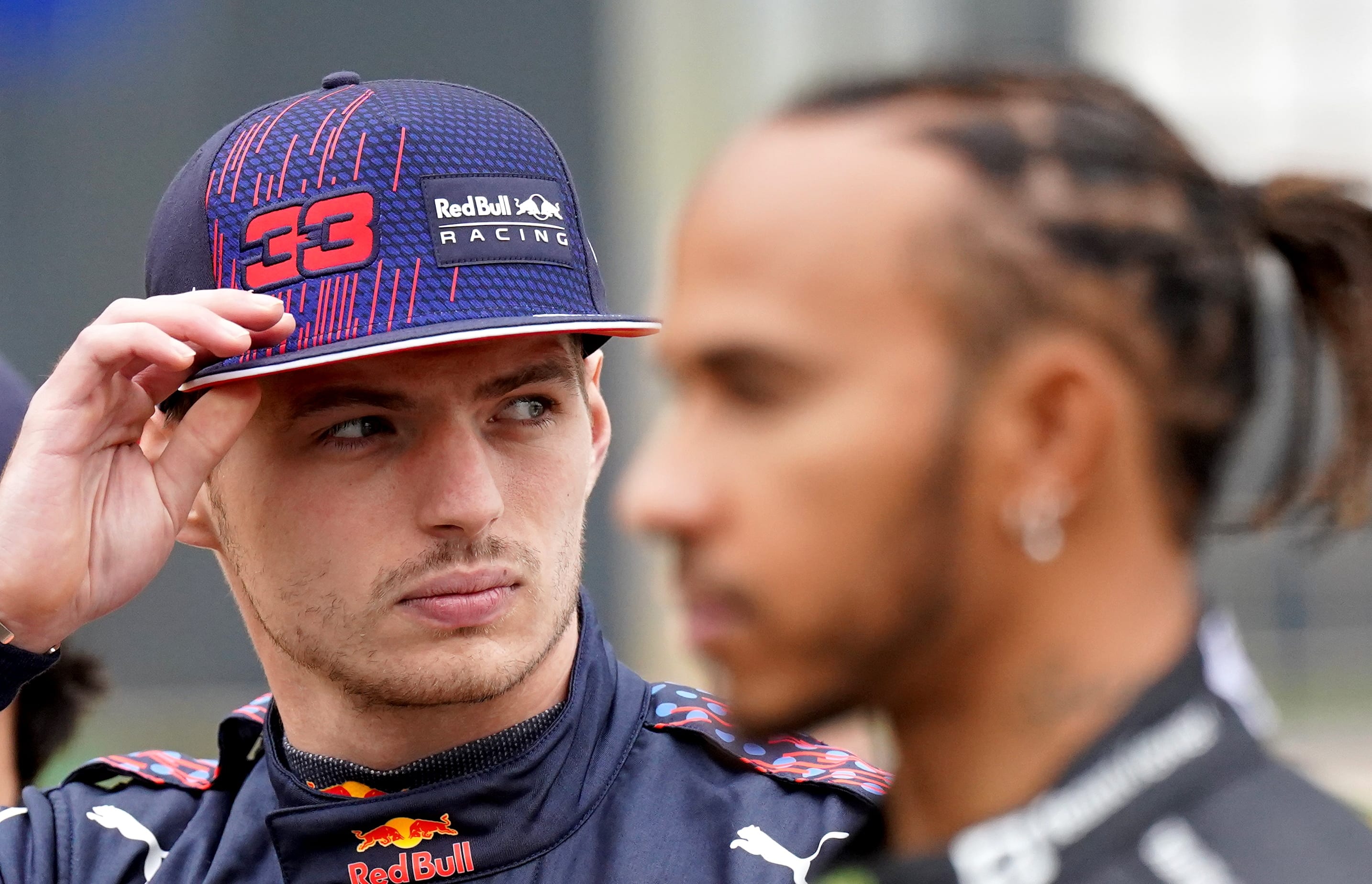 Lewis Hamilton waarschuwt Verstappen: 'Ik ga dit seizoen agressiever rijden'