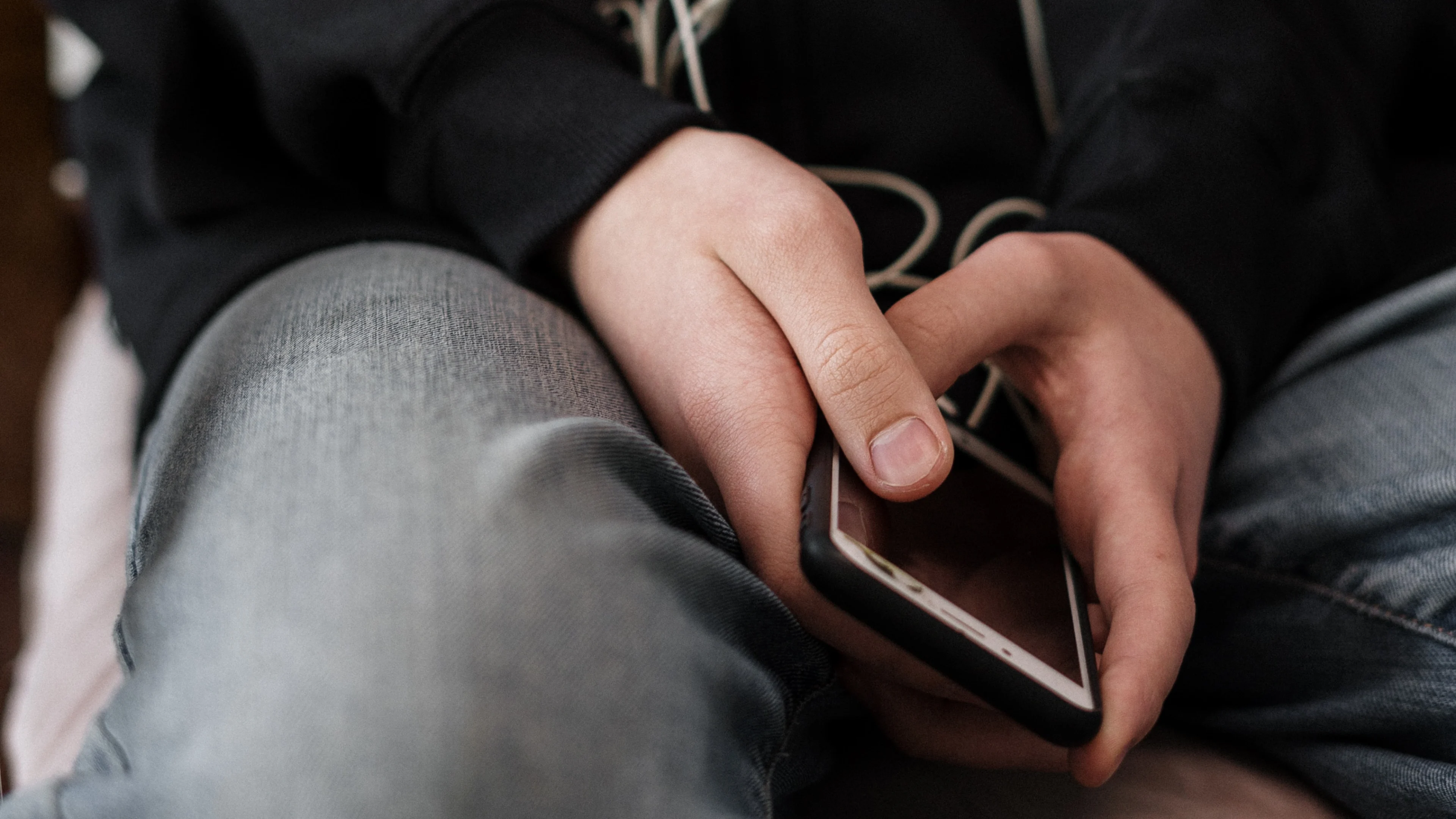 Basisschoolkinderen delen naaktfoto's met elkaar, blijkt uit onderzoek