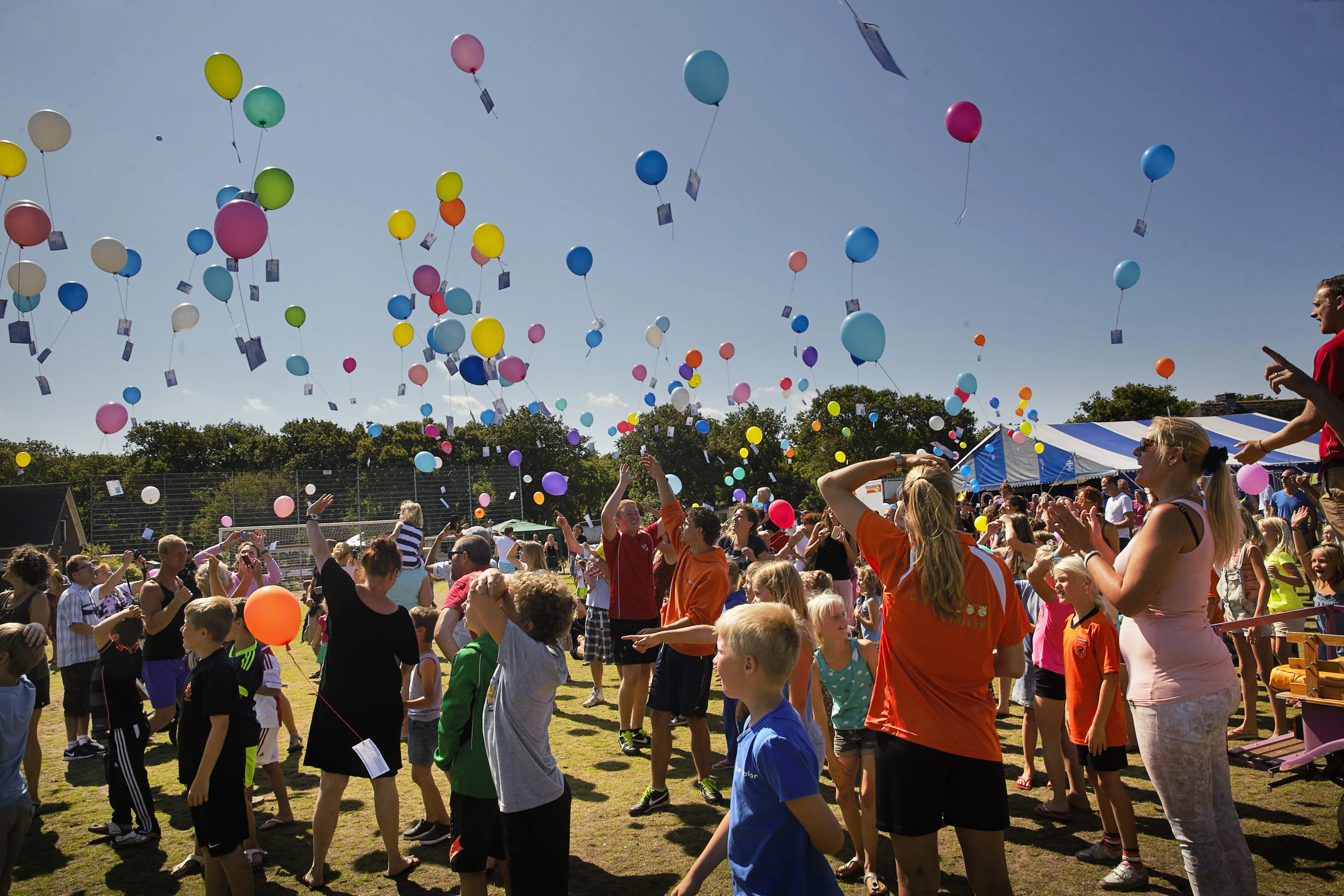 Bijna de helft van alle gemeenten verbiedt het oplaten van ballonnen