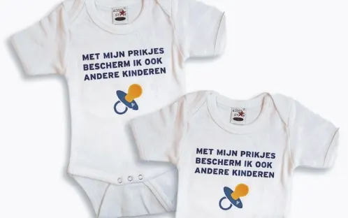 Rompertjes met pro-vaccinatieteksten in VVD-webshop zorgen voor kritiek: 'Ik geloof dat ik even moet overgeven'