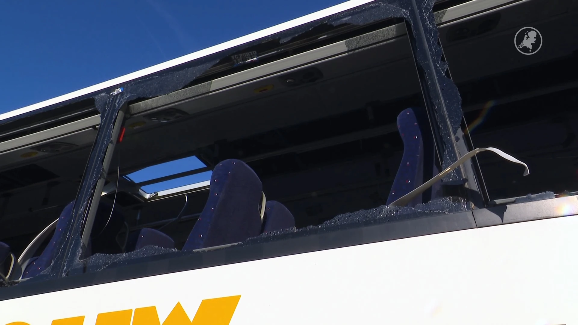 Porto-aanhangers slopen bussen in Utrecht: 'Traumatische ervaring'