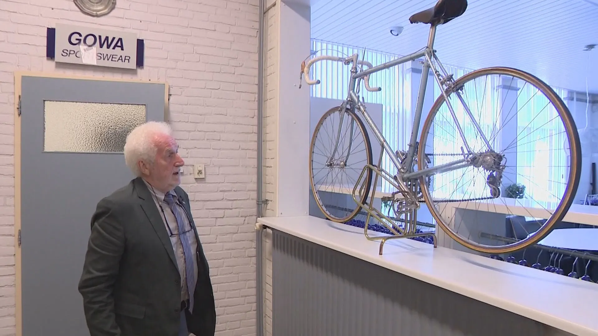 Wie helpt tourheld Rini Wagtmans van zijn verzameling af?