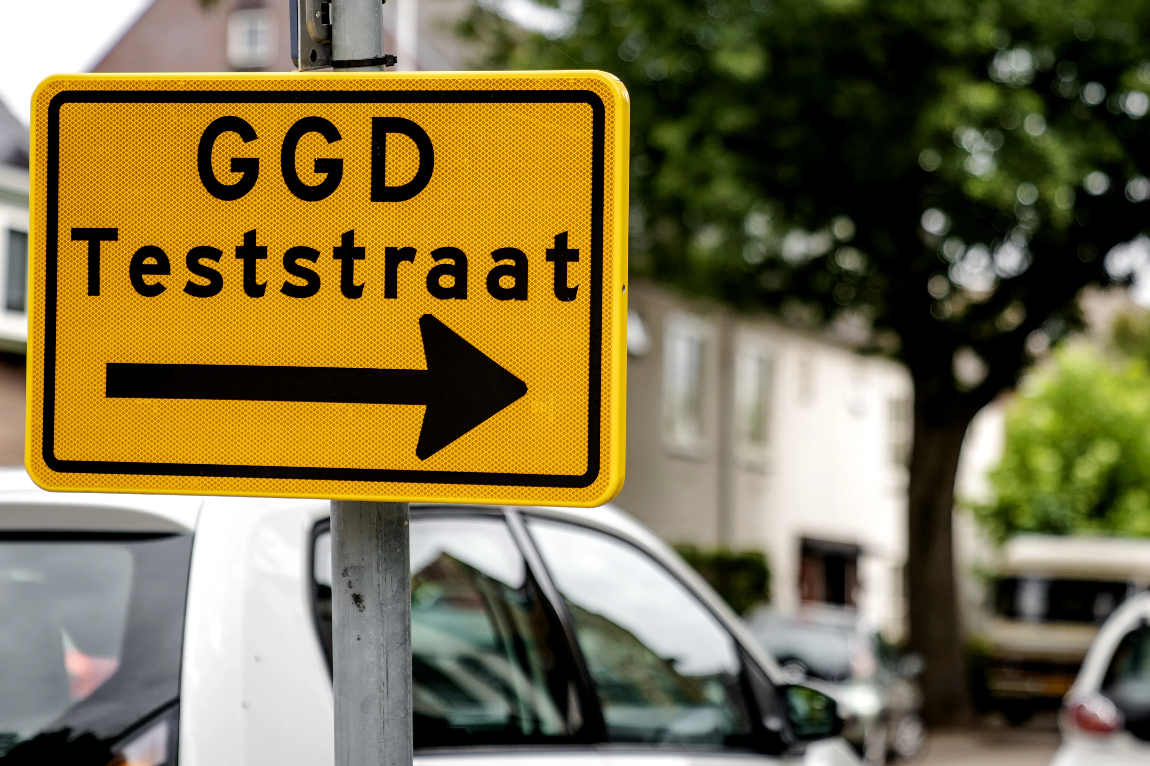 Aantal coronabesmettingen blijft gelijk, wel minder doden en ziekenhuisopnames