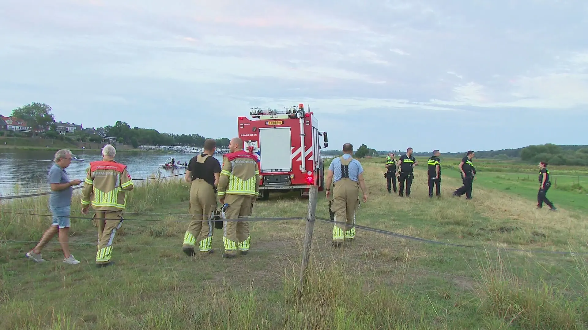 Zoekactie naar drenkeling in de Maas bij Kessel gaat zondag verder