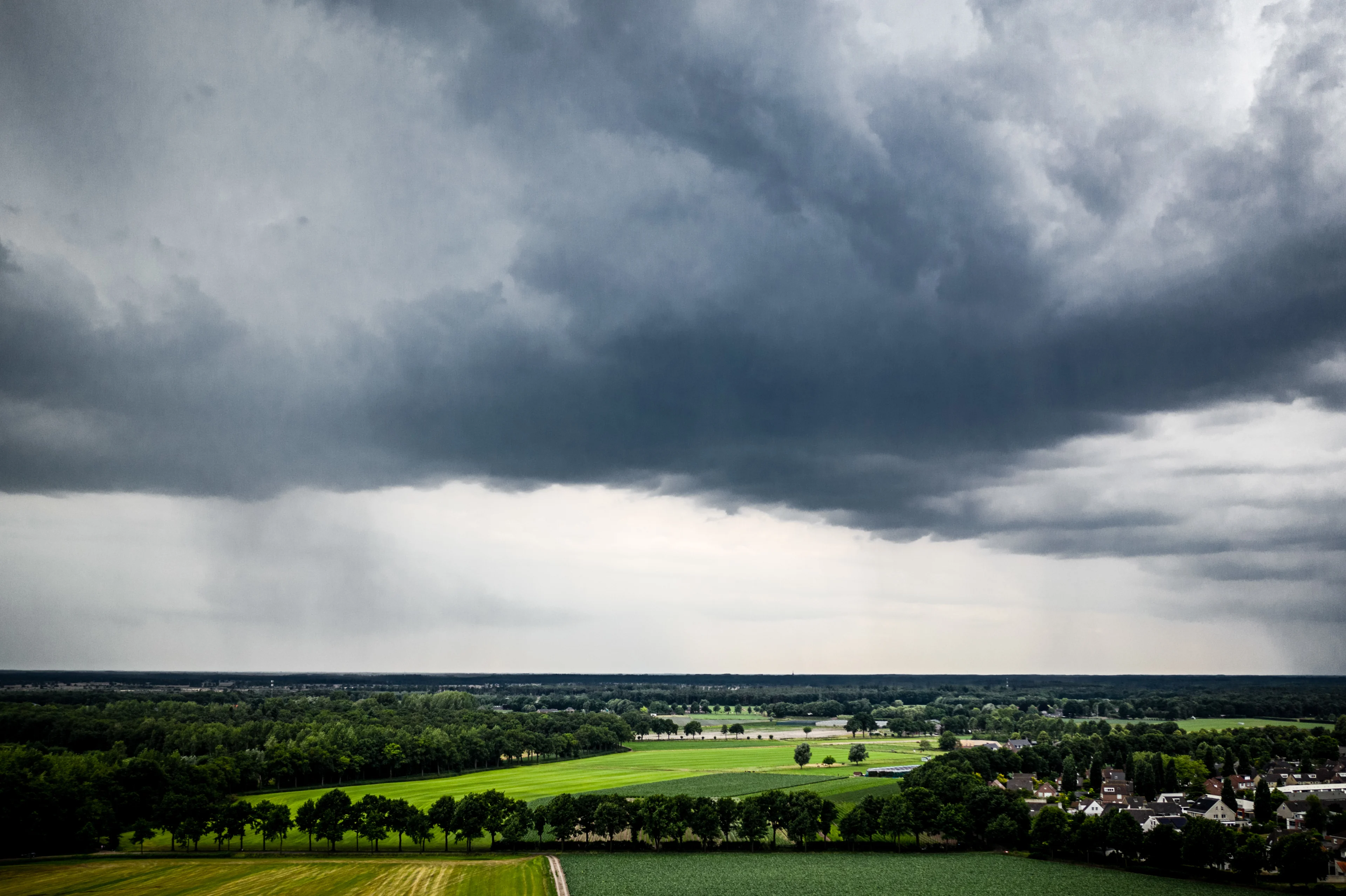 Vanmiddag code geel in Limburg wegens onweer