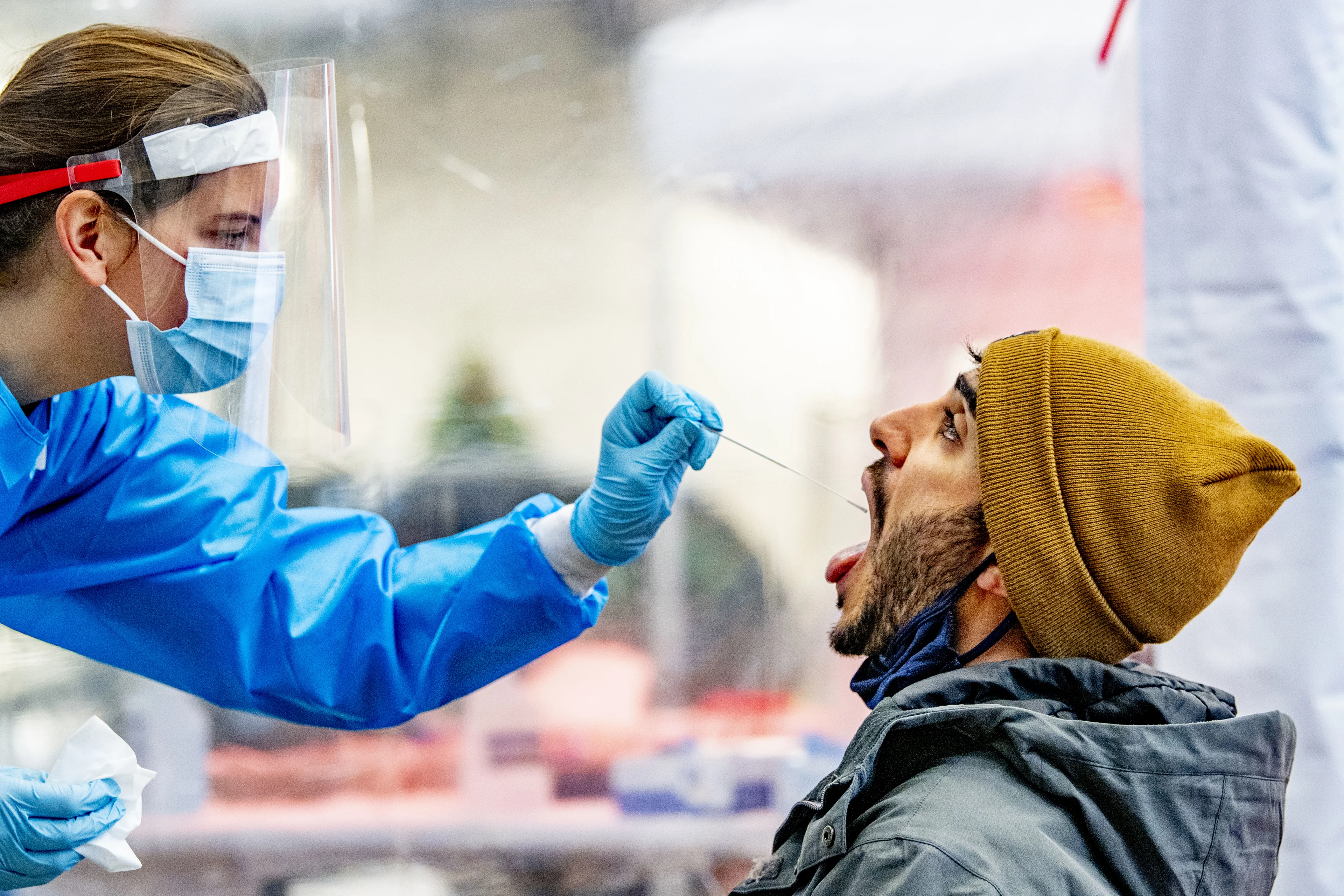 Opnieuw dagrecord aantal positieve besmettingen: bijna 13.000 nieuwe gevallen
