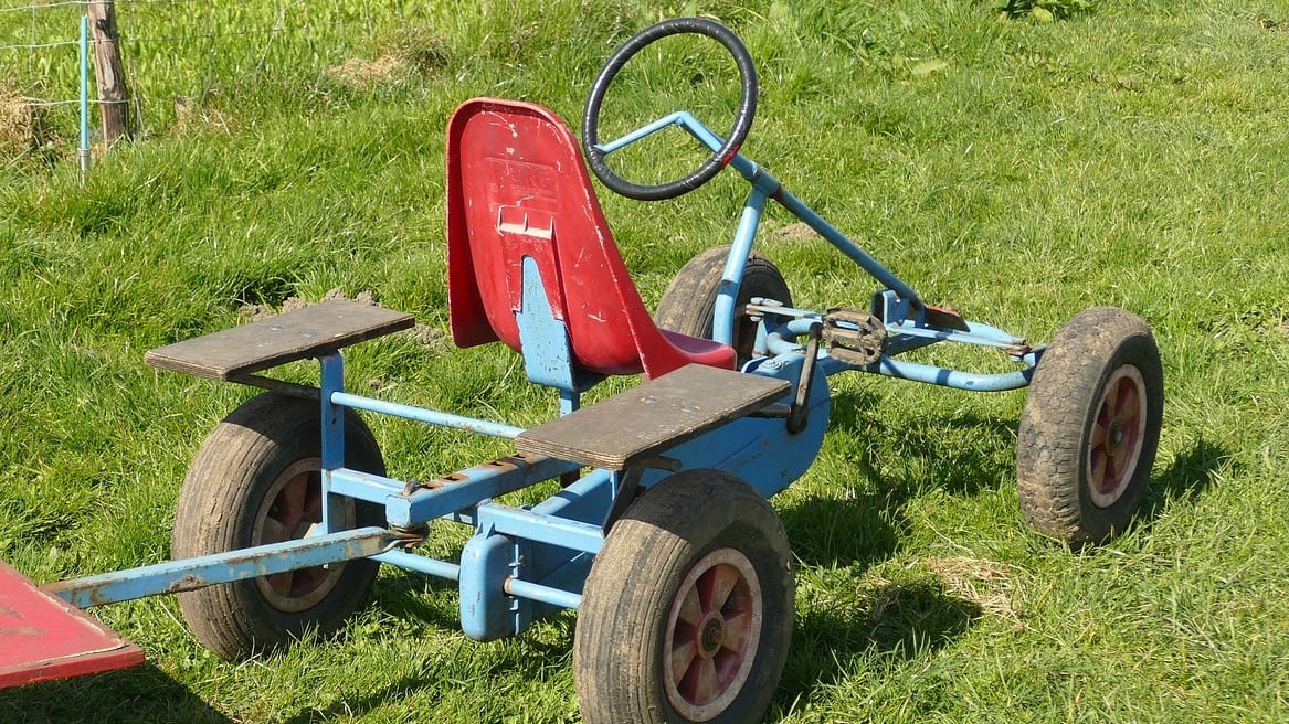 Jongen (15) op skelter krijgt klappen bij beroving en raakt gewond