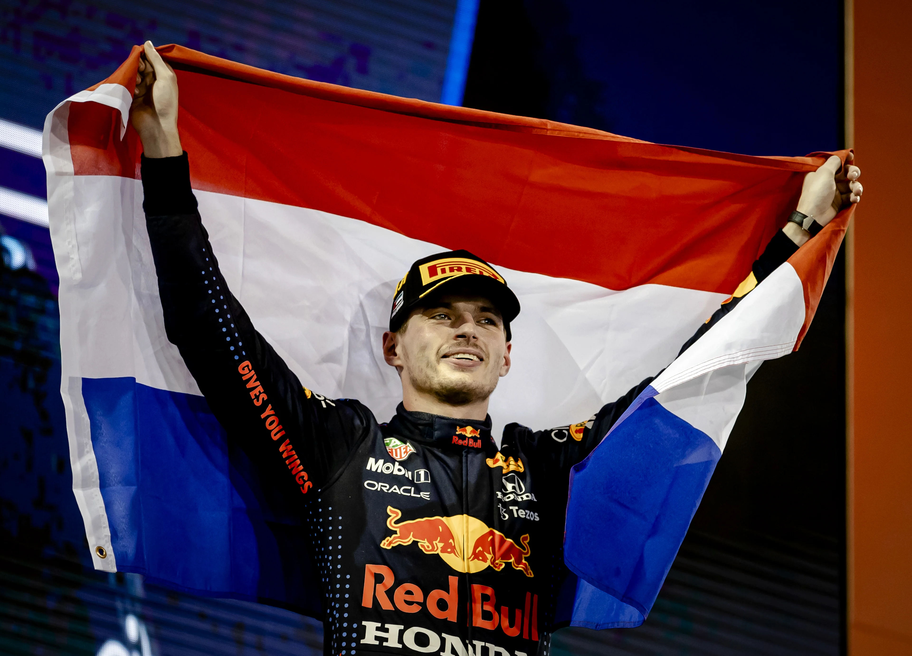 BN'ers uitzinnig na historische zege Max Verstappen: 'Wat. Een. Legende.'