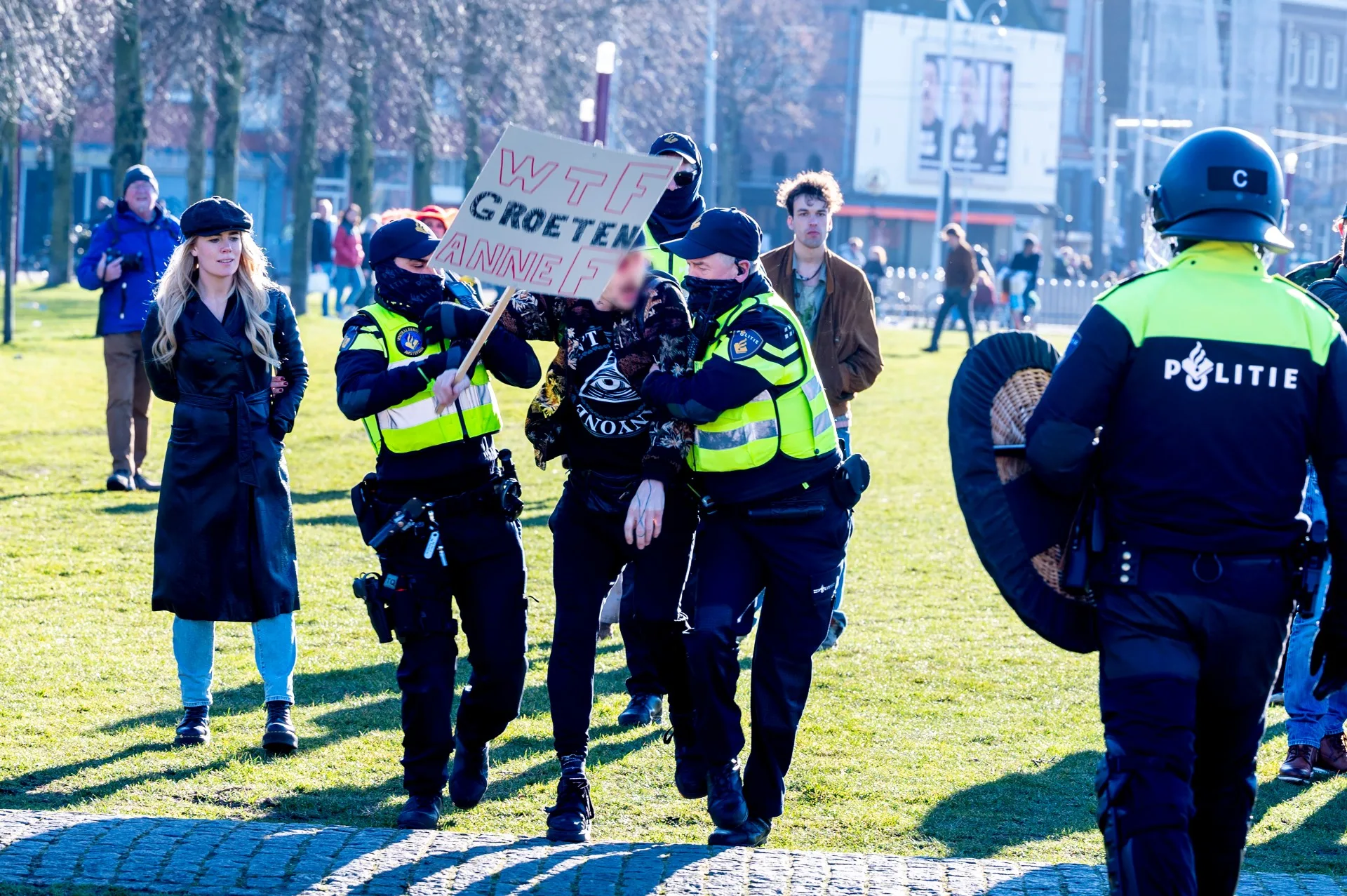 Zeventien mensen aangehouden bij demonstratie Museumplein