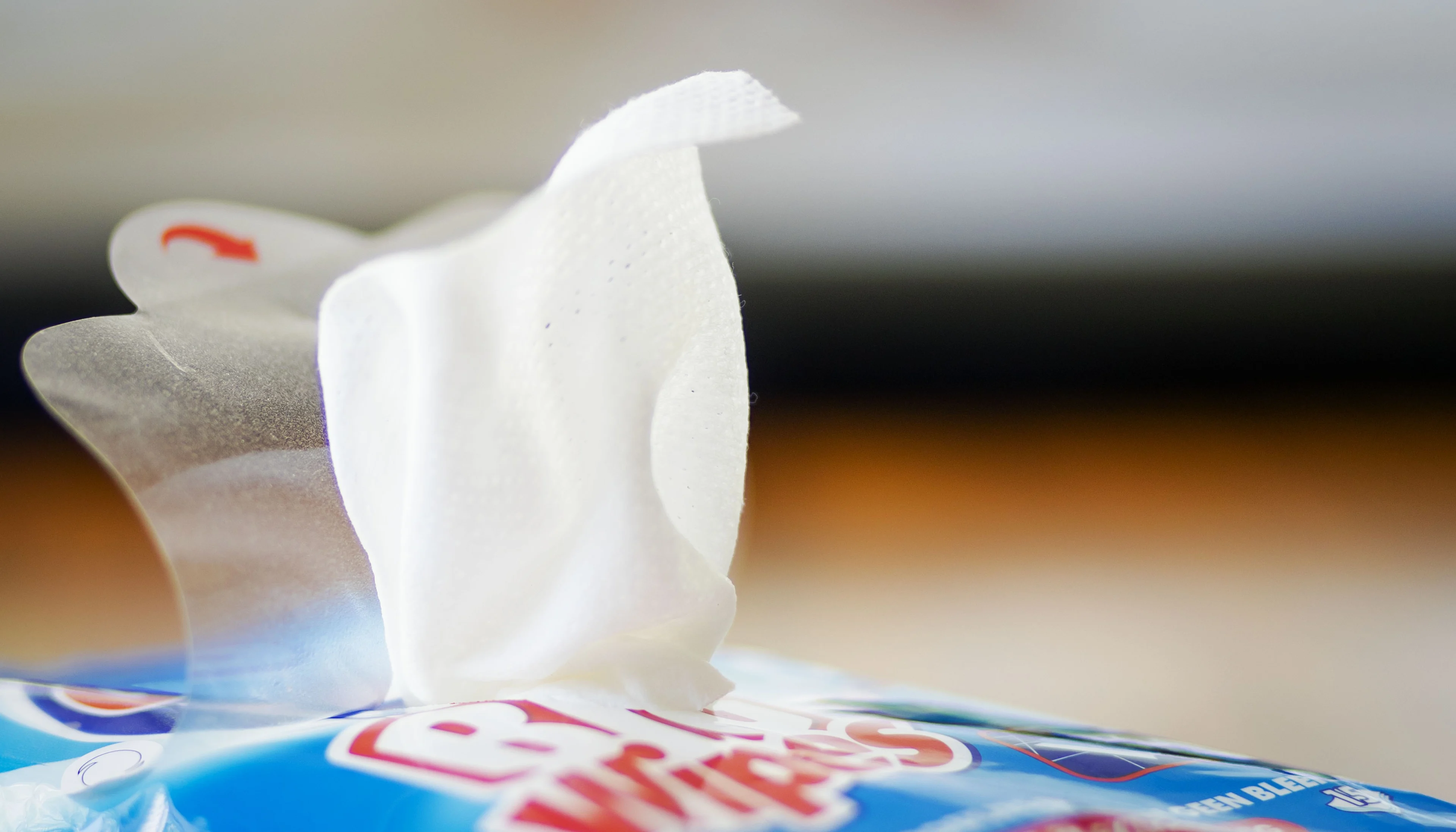 Kamer blokkeert verbod op vochtige doekjes, kabinet houdt slag om de arm