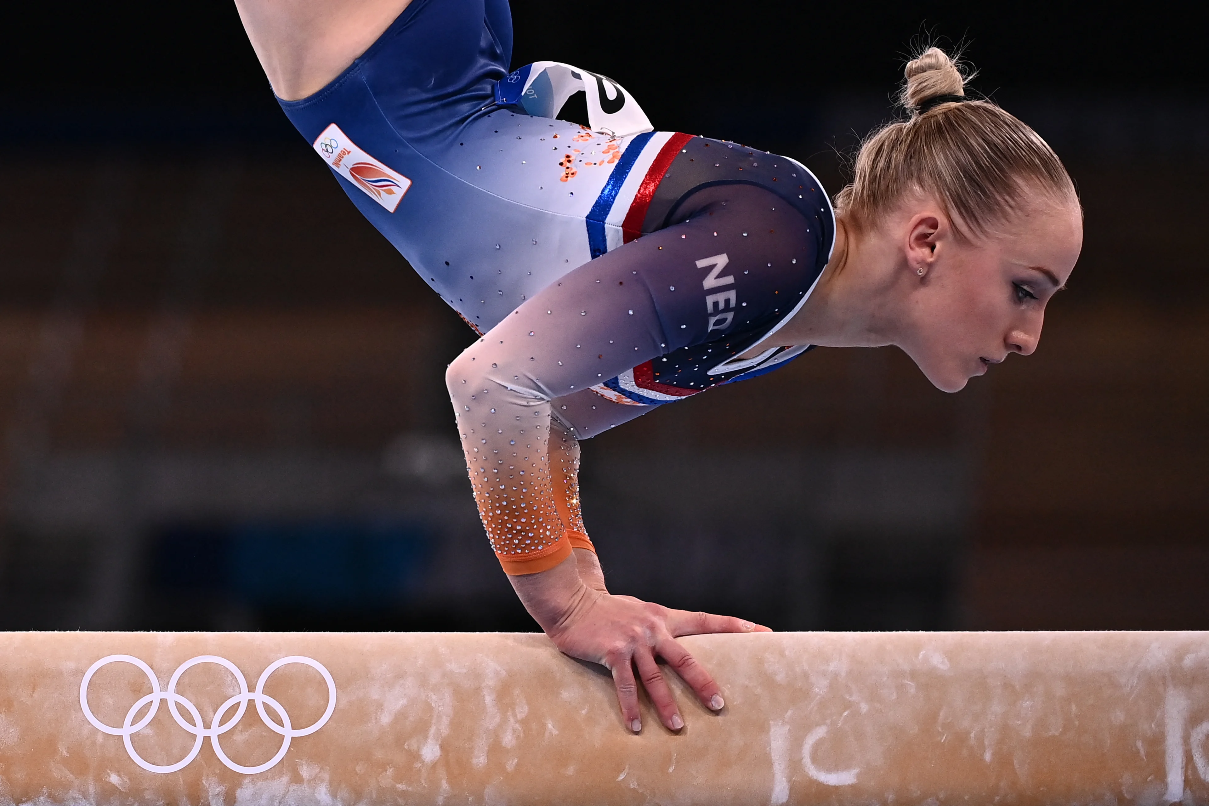 Turnster Sanne Wevers kan olympische titel op de balk niet verdedigen
