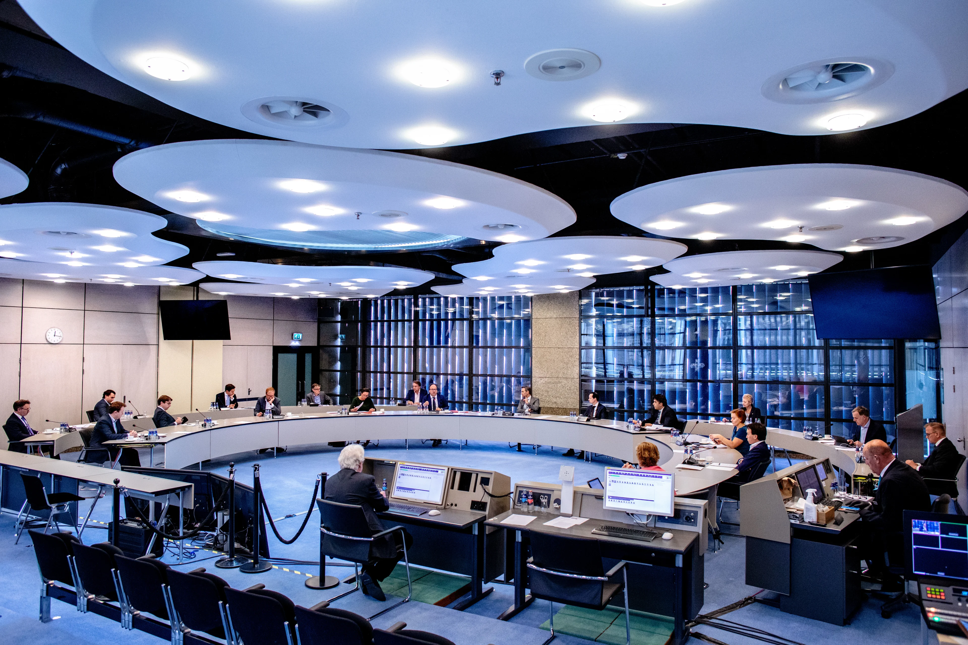 Deskundigen praten Tweede Kamer bij over omstreden coronawet