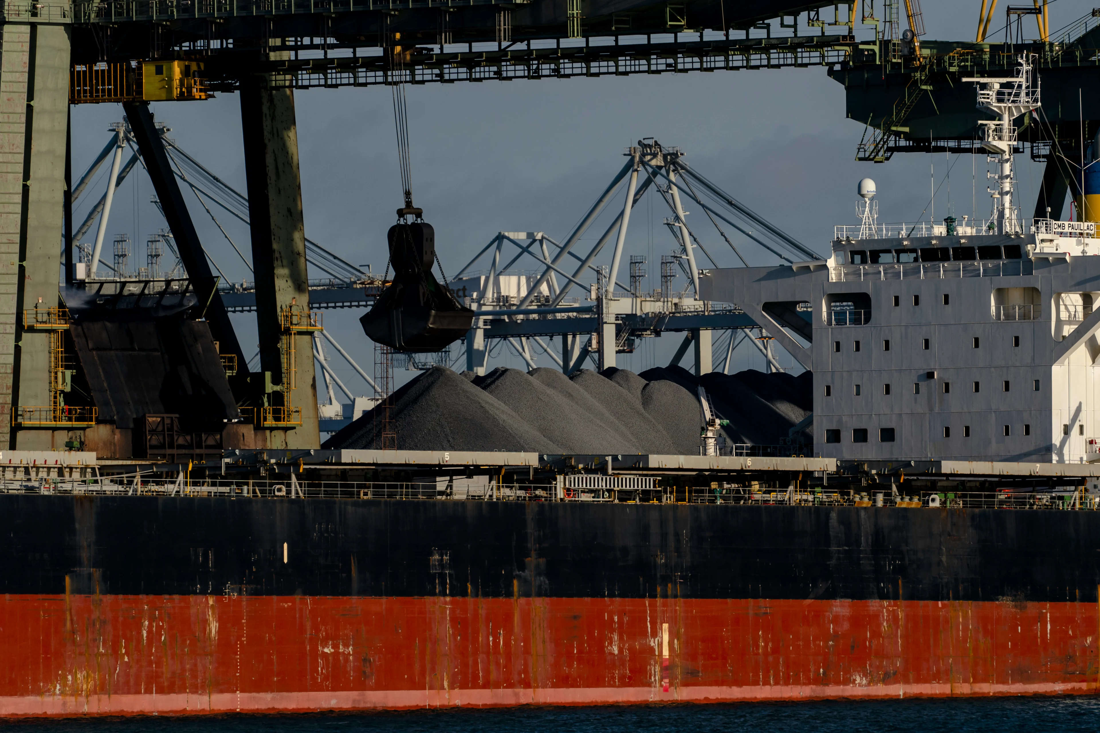 Douane vindt ruim 1200 kilo cocaïne tussen aluminiumfolie