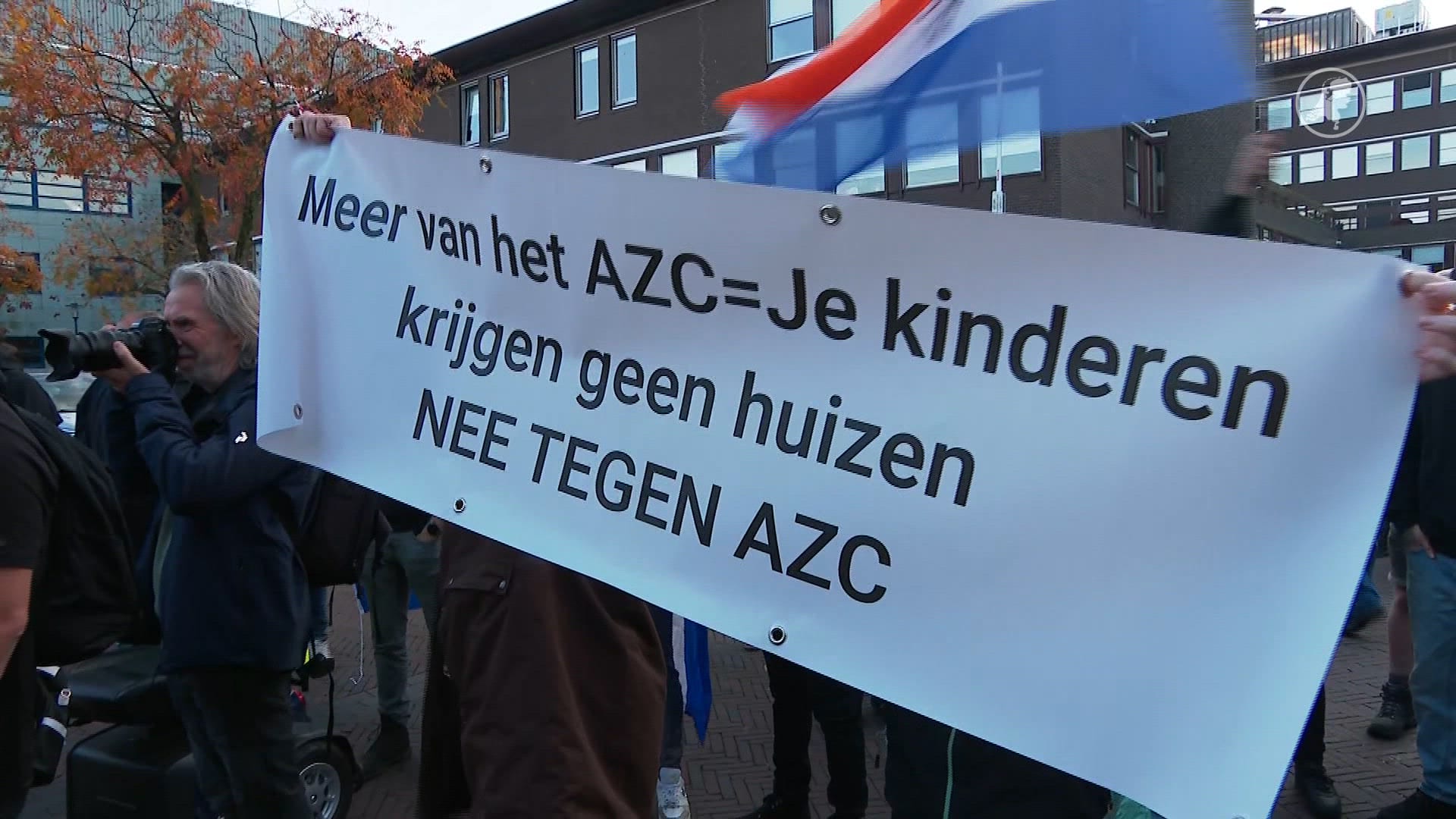'Gemeenten schuiven besluit over azc massaal vooruit tot na verkiezingen'