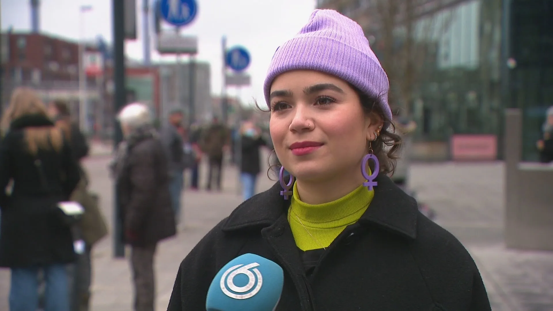 Demonstratie tegen seksuele intimidatie in het openbaar vervoer