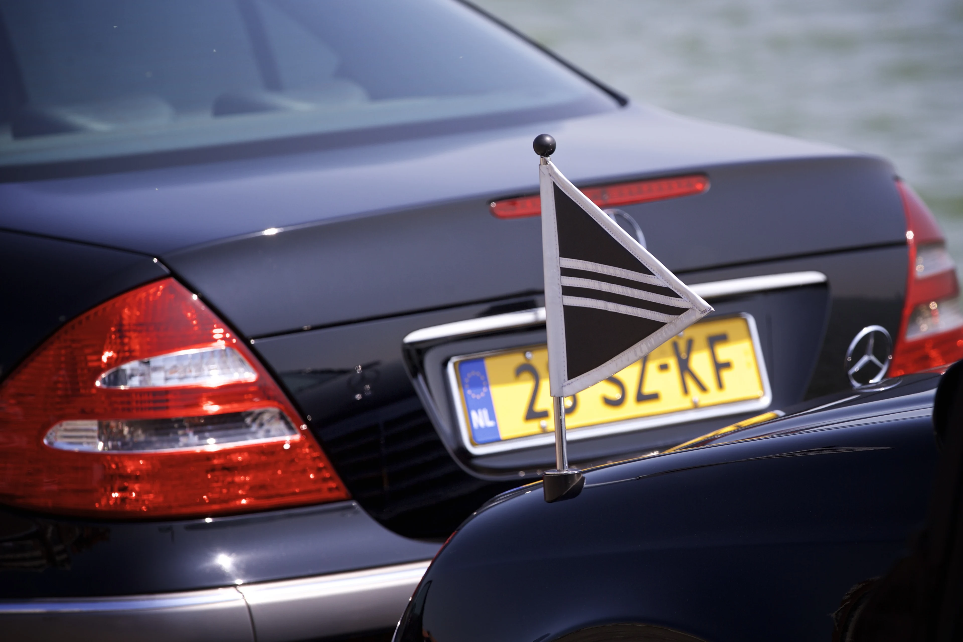 Rouwstoet in Ede bekogeld met vuurwerk: 'De rillingen lopen over je rug'