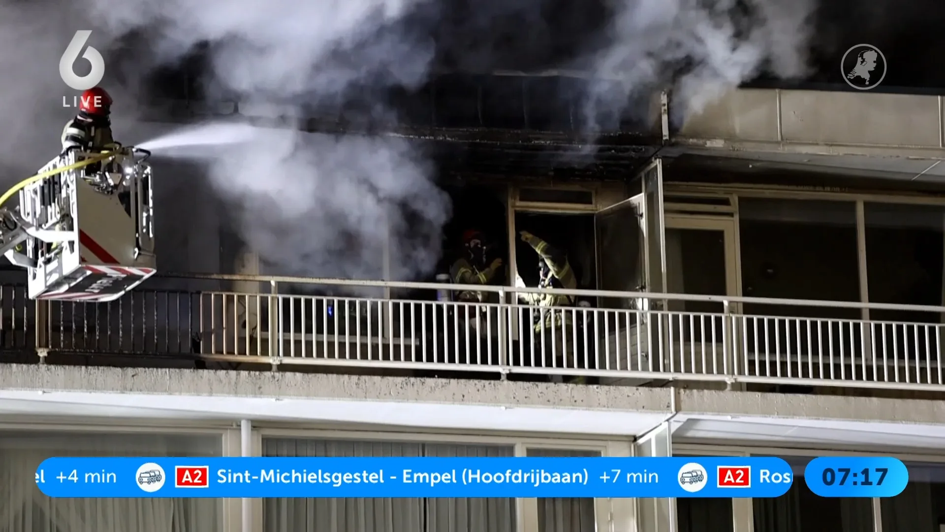 Grote brand op bovenste etage appartementencomplex Amsterdam