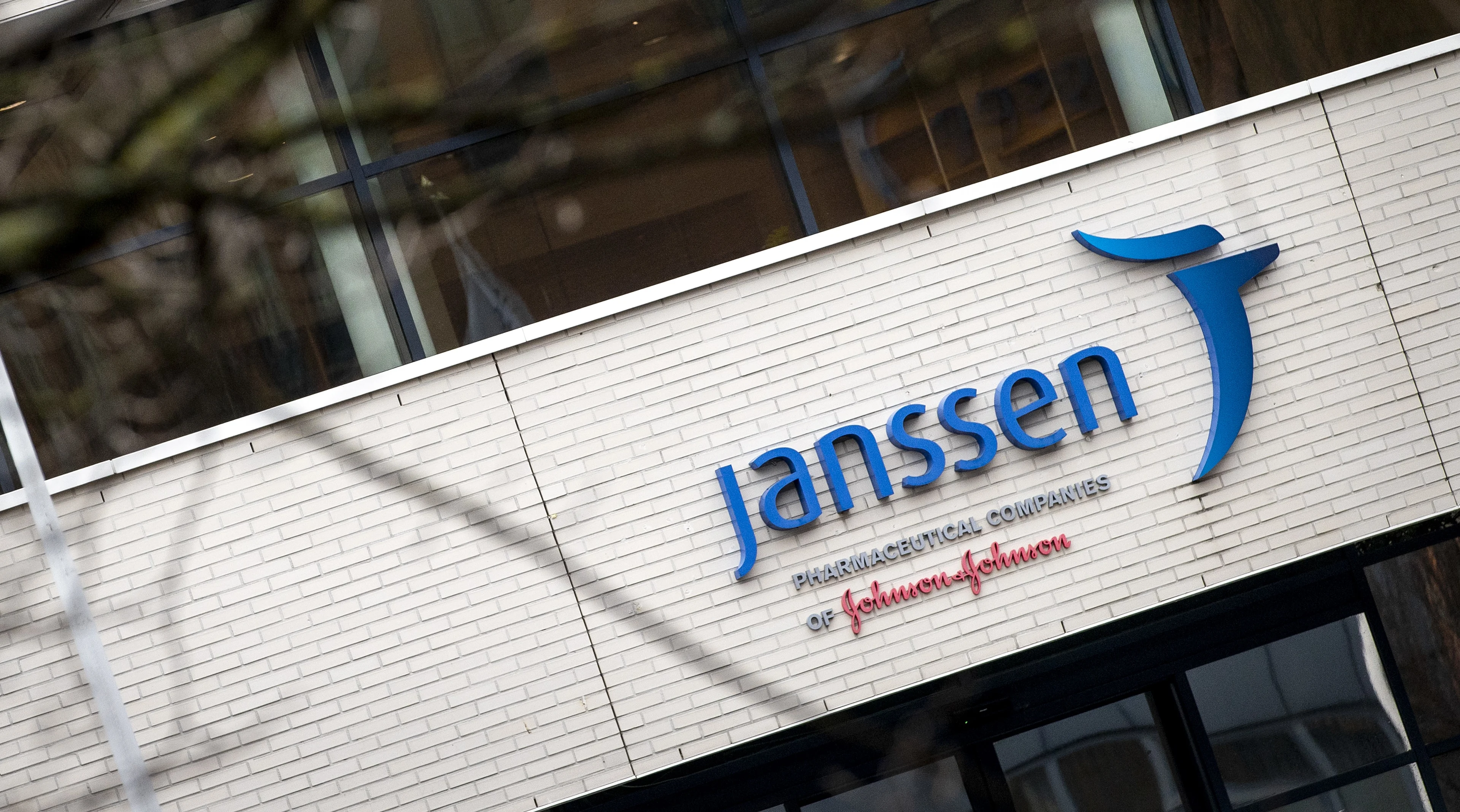Na AstraZeneca nu ook problemen met Janssen: vijf vragen over het nieuwe vaccin