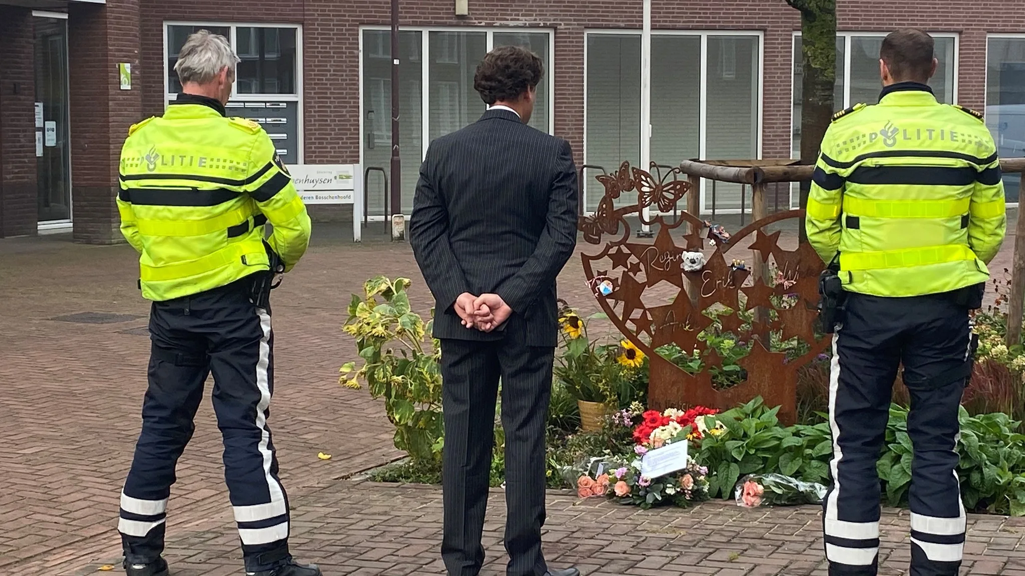 Oud Gastel herdenkt overleden moeders en jonge kinderen, jaar na verkeersdrama