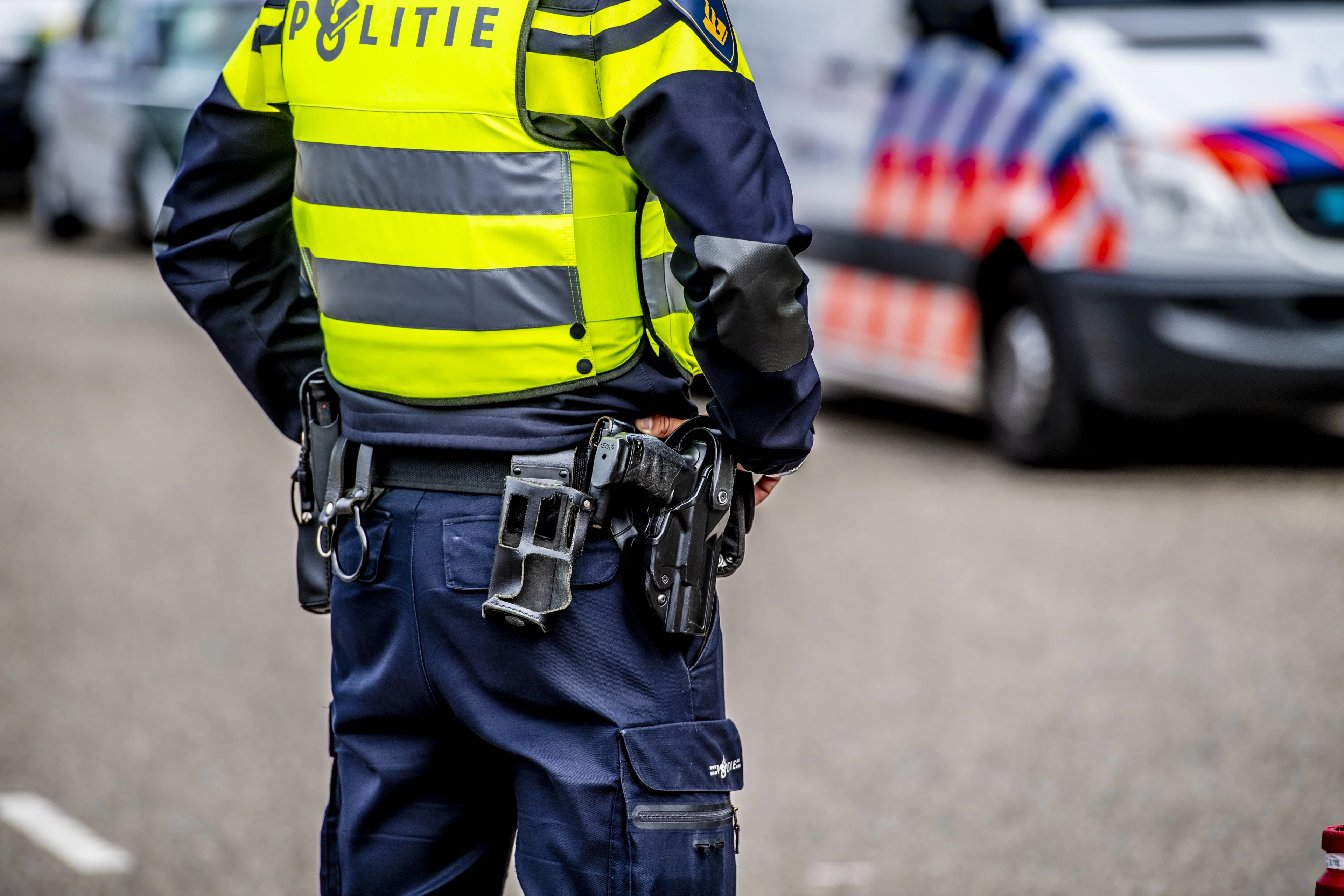 Verbod op hoofddoek, keppel en kruisje voor agent in uniform