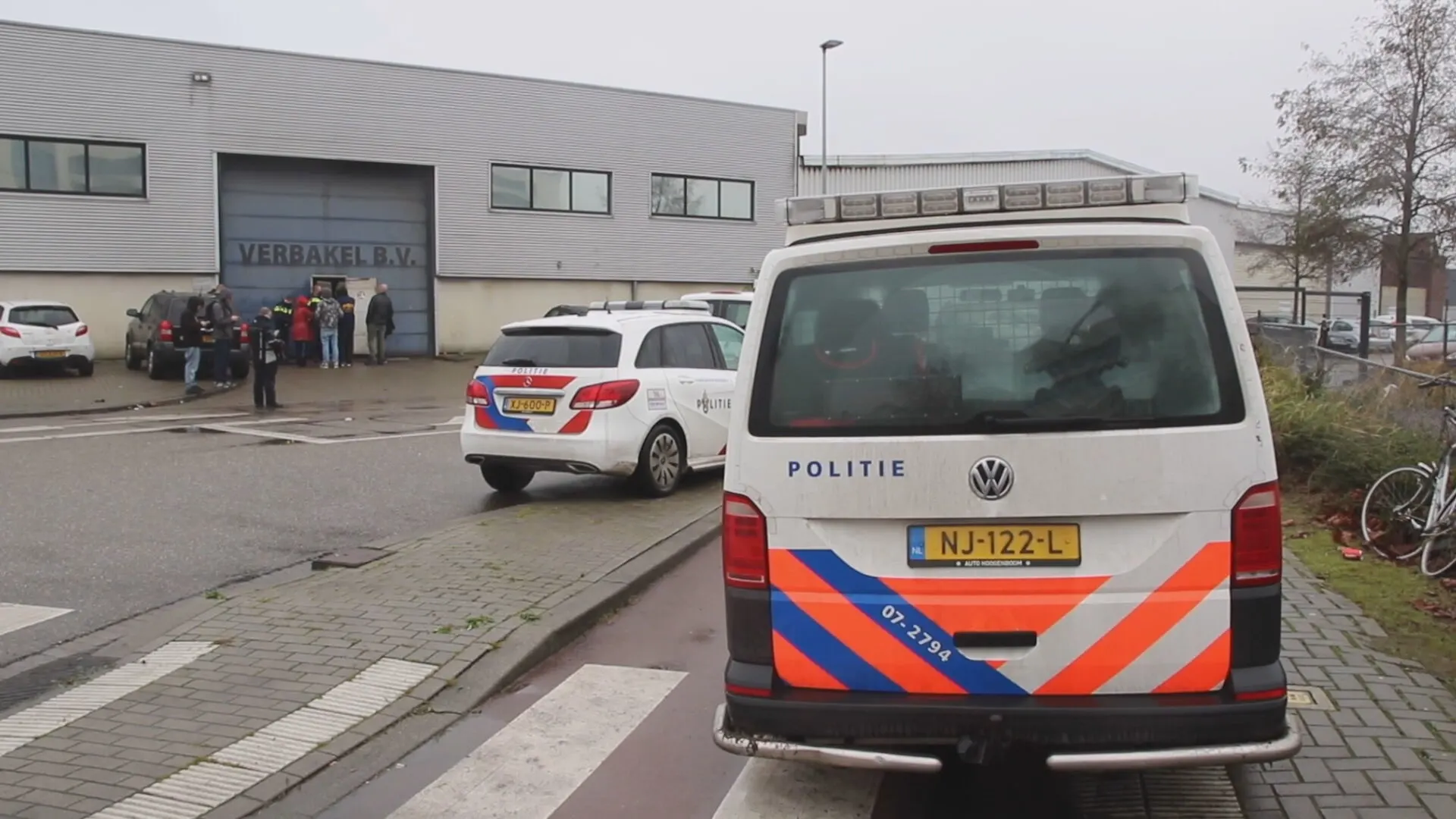 Honderden mensen feesten illegaal in bedrijfspand Schiedam