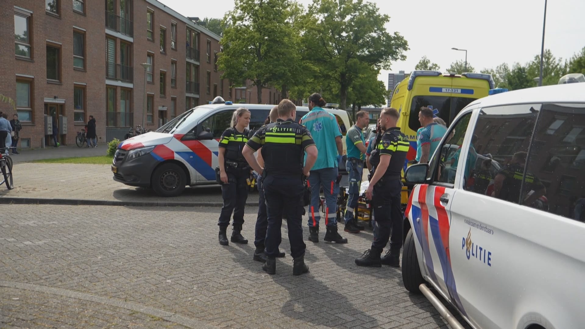 Ambulancemedewerker krijgt kopstoot tijdens hulpverlening in woning