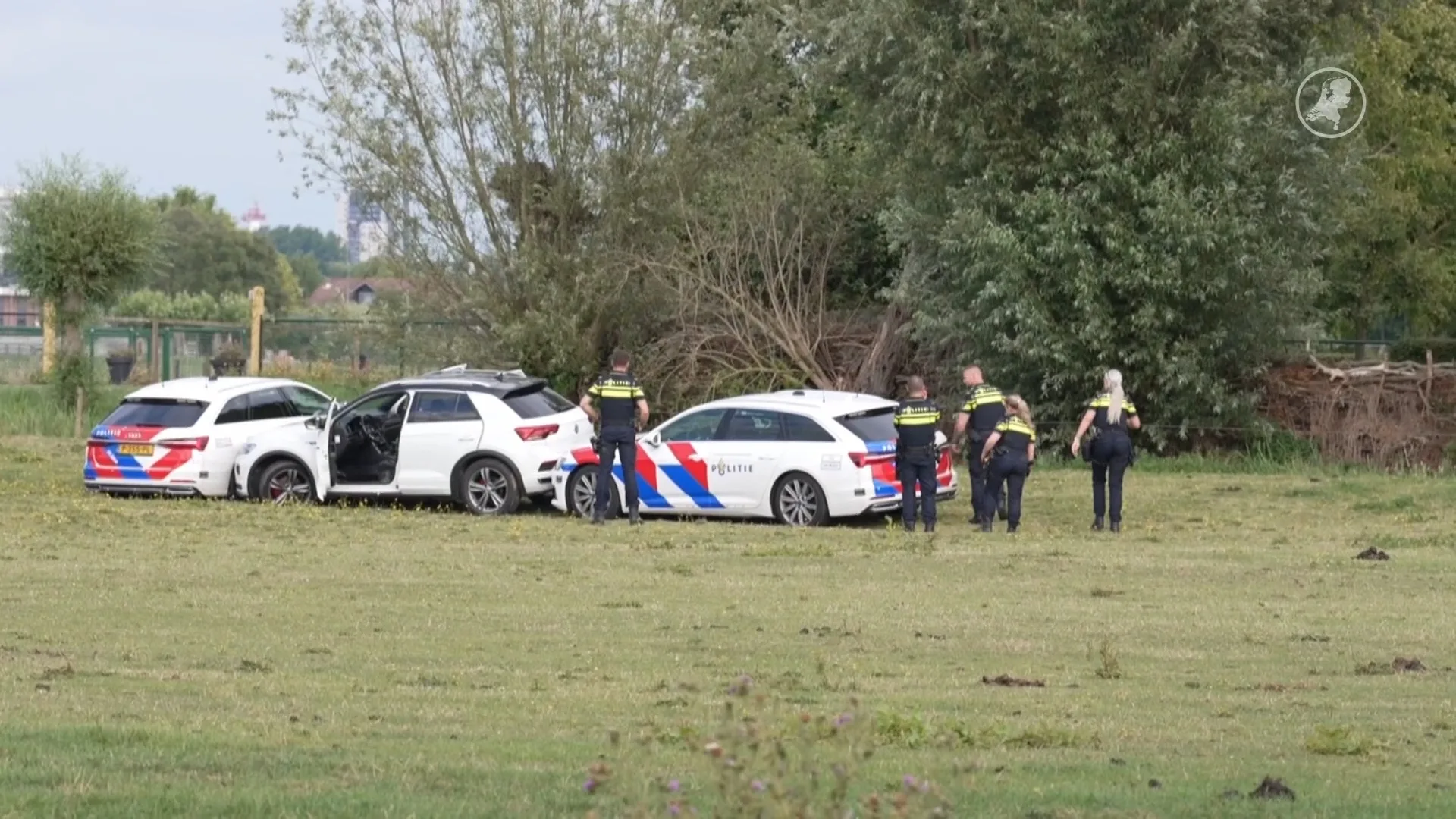 Politie lost schoten op verdachte die op agenten inrijdt en wegvlucht