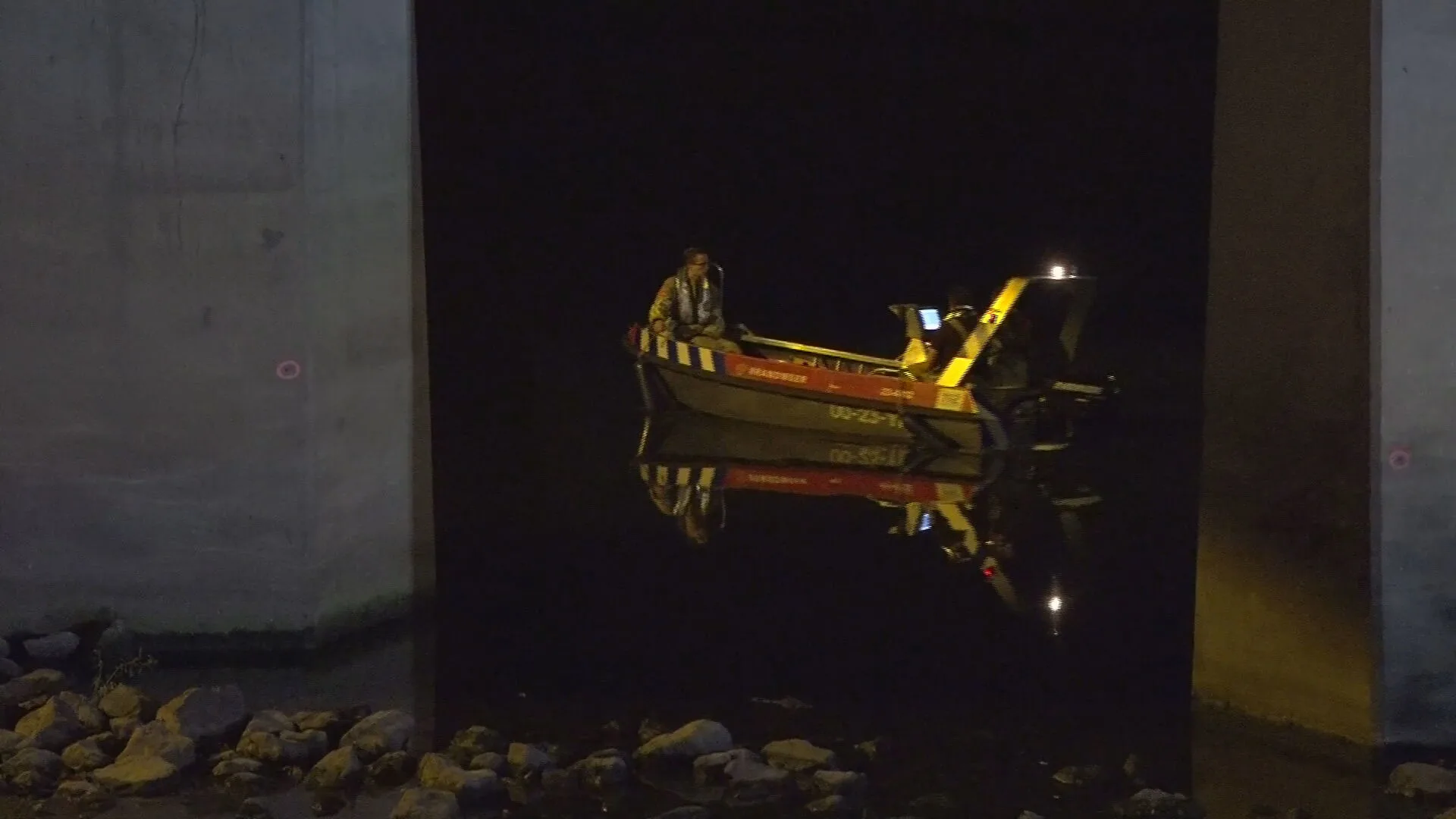 Vechtersbaas in Tegelen vlucht voor politie en springt in de Maas