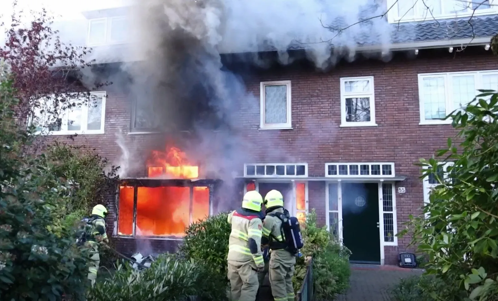 Hun droomhuis ging in vlammen op, toch hopen Tobias en Eva nog op de sleutel