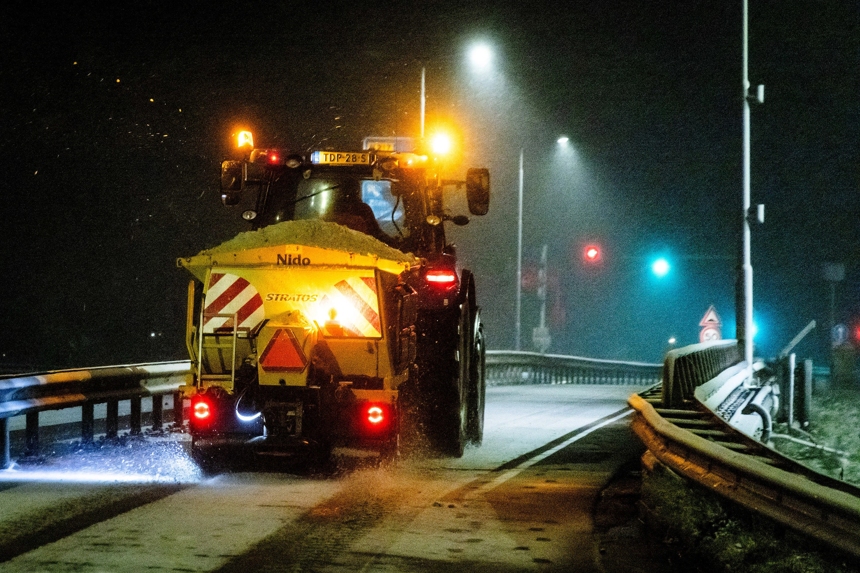 Code geel in oosten door gladheid: kans op hagel en natte sneeuw