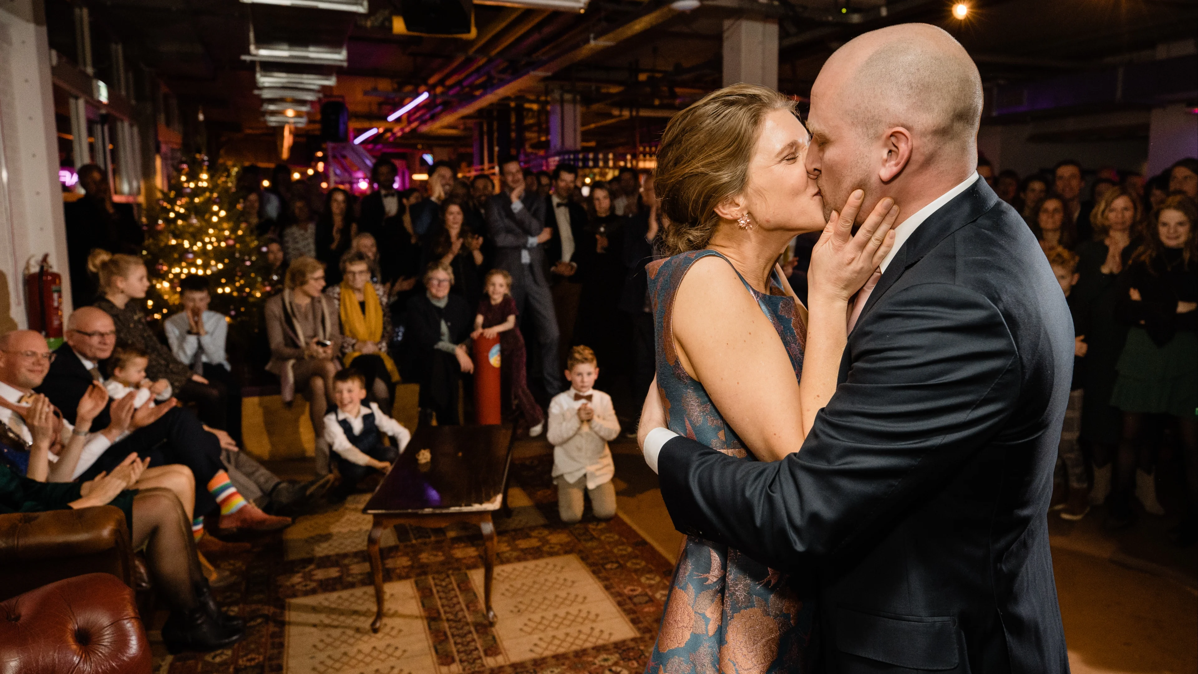 Wereldprimeur in Utrecht: voor het eerst ja-woord in kebabzaak