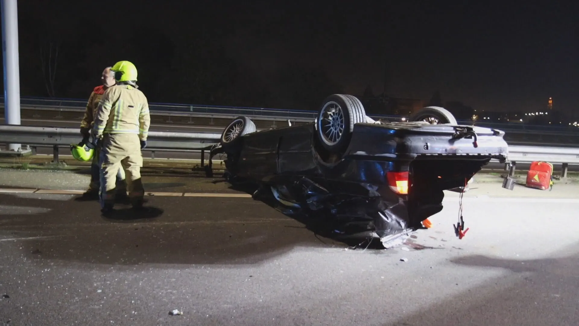 Gigantische ravage op A20 door megaklapper auto: inzittende spoorloos