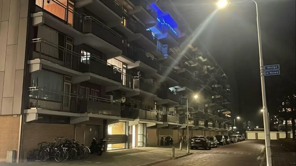 Fietser met klein meisje voorop mishandelt bejaarde man