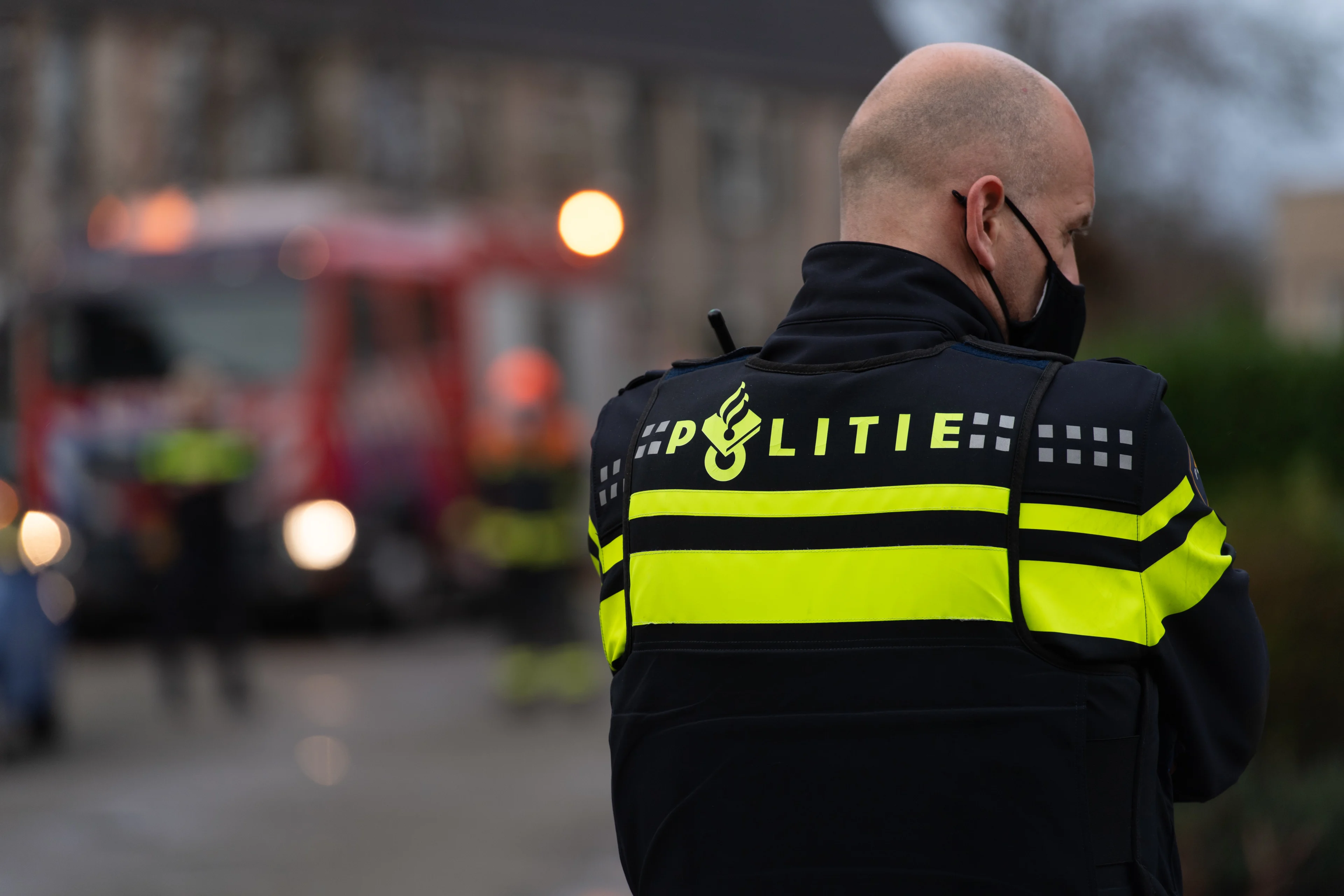 Autovernieler knijpt keel dicht van agent in Raamsdonksveer