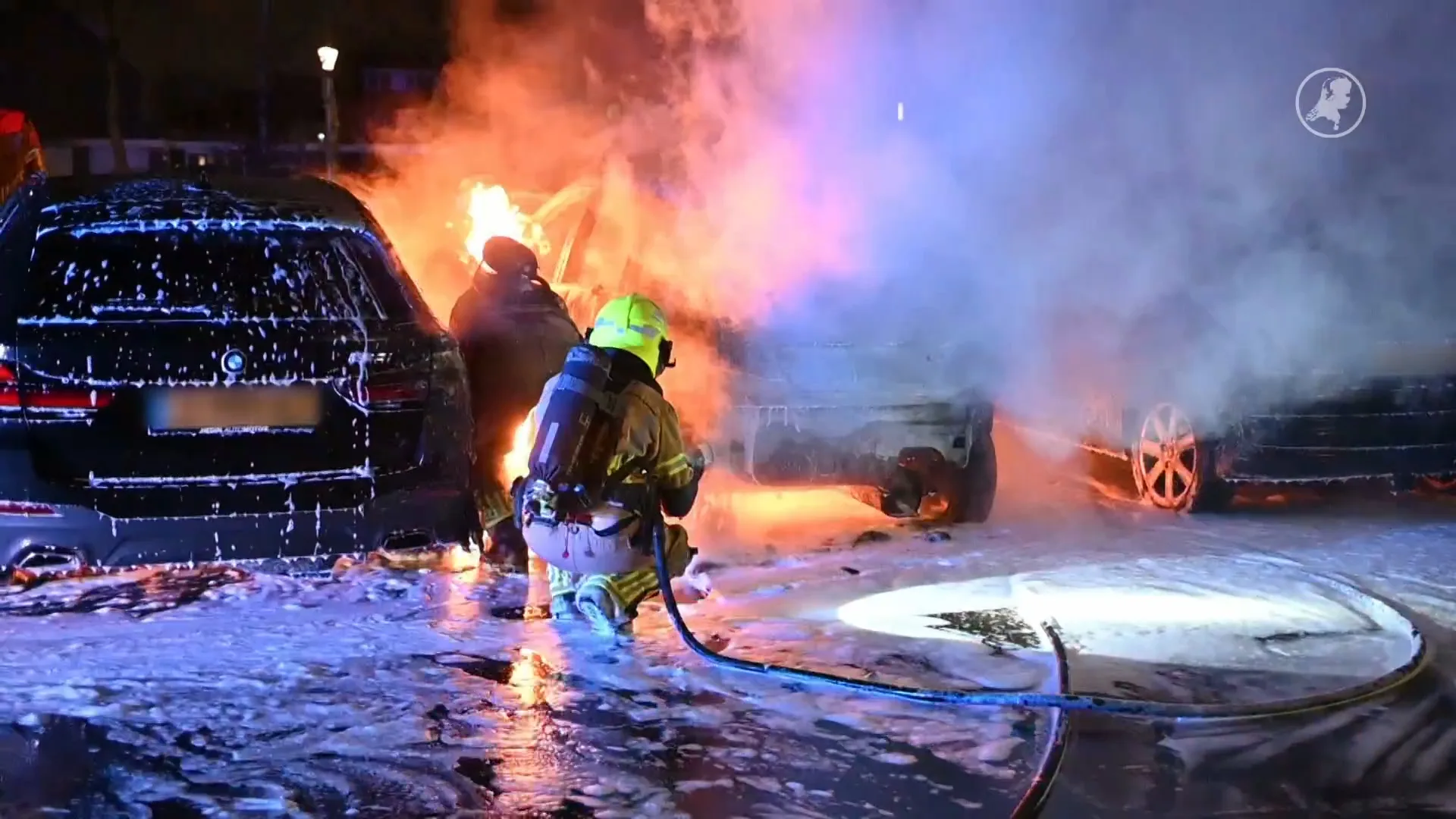 Drukke jaarwisseling voor autoberger: 'Een waar autokerkhof hierachter'