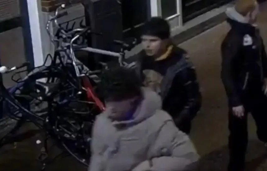 Politie toont beelden daders zware mishandeling Amsterdam