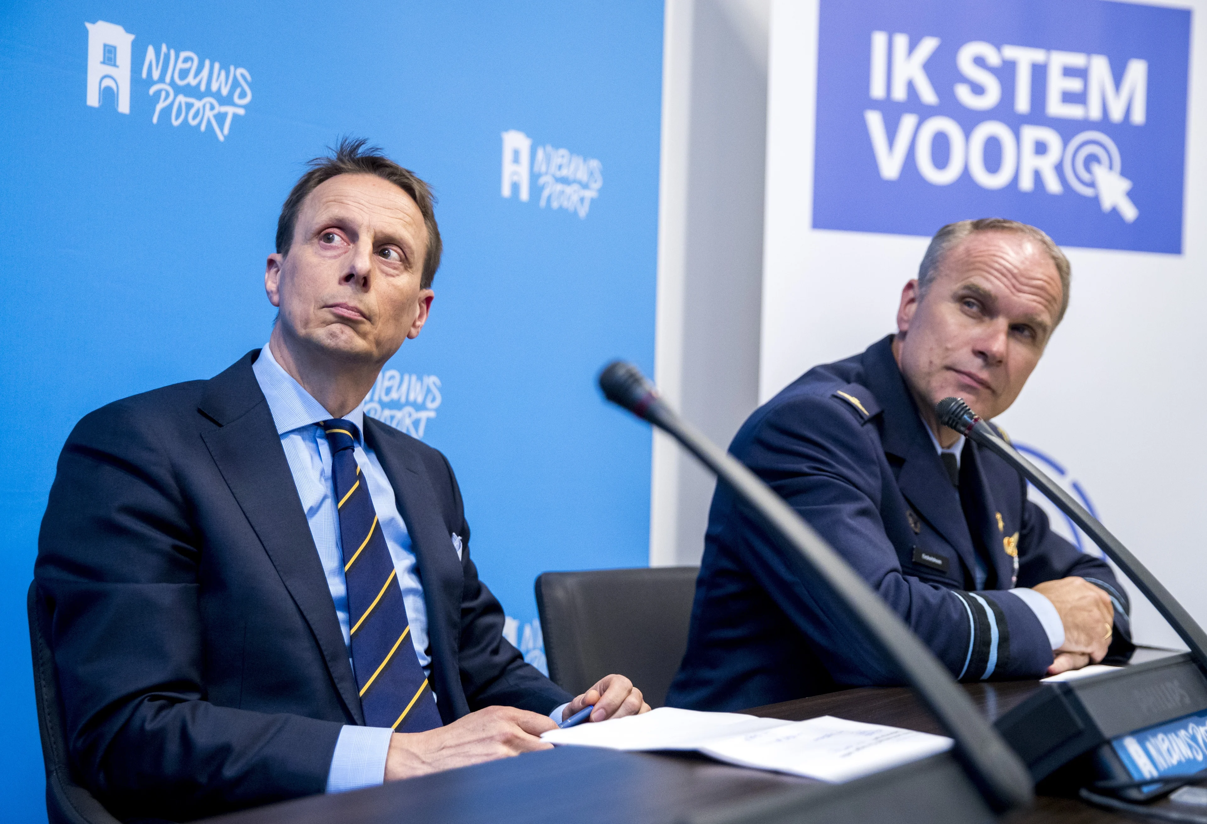 Student bekogelt brigadegeneraal met eieren tijdens bezoek aan universiteit