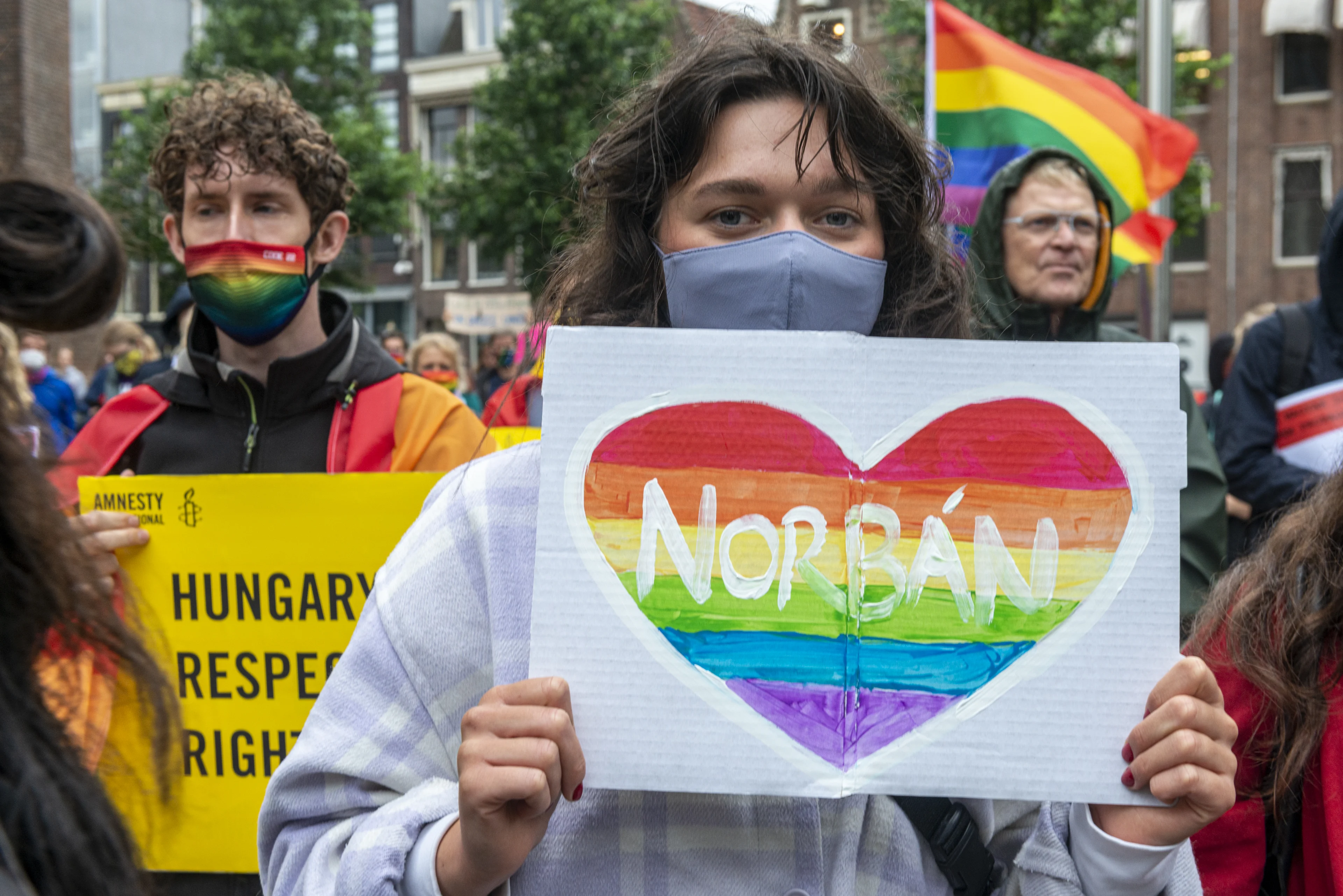 Gaykrant gaat op zwart tijdens EK-wedstrijd Oranje in Boedapest