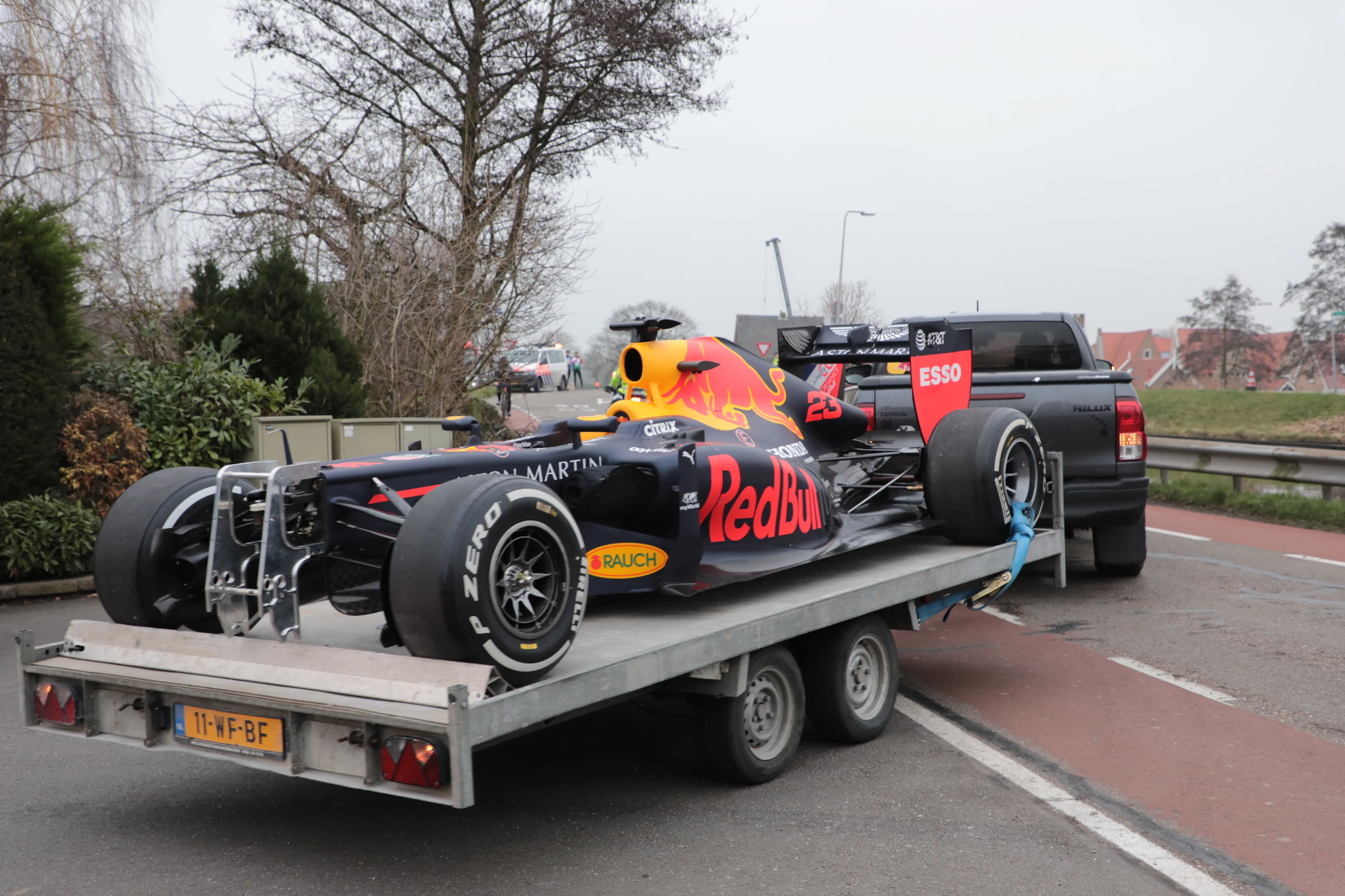 Formule 1 bolides Verstappen scheuren door Rotterdam en Maasland