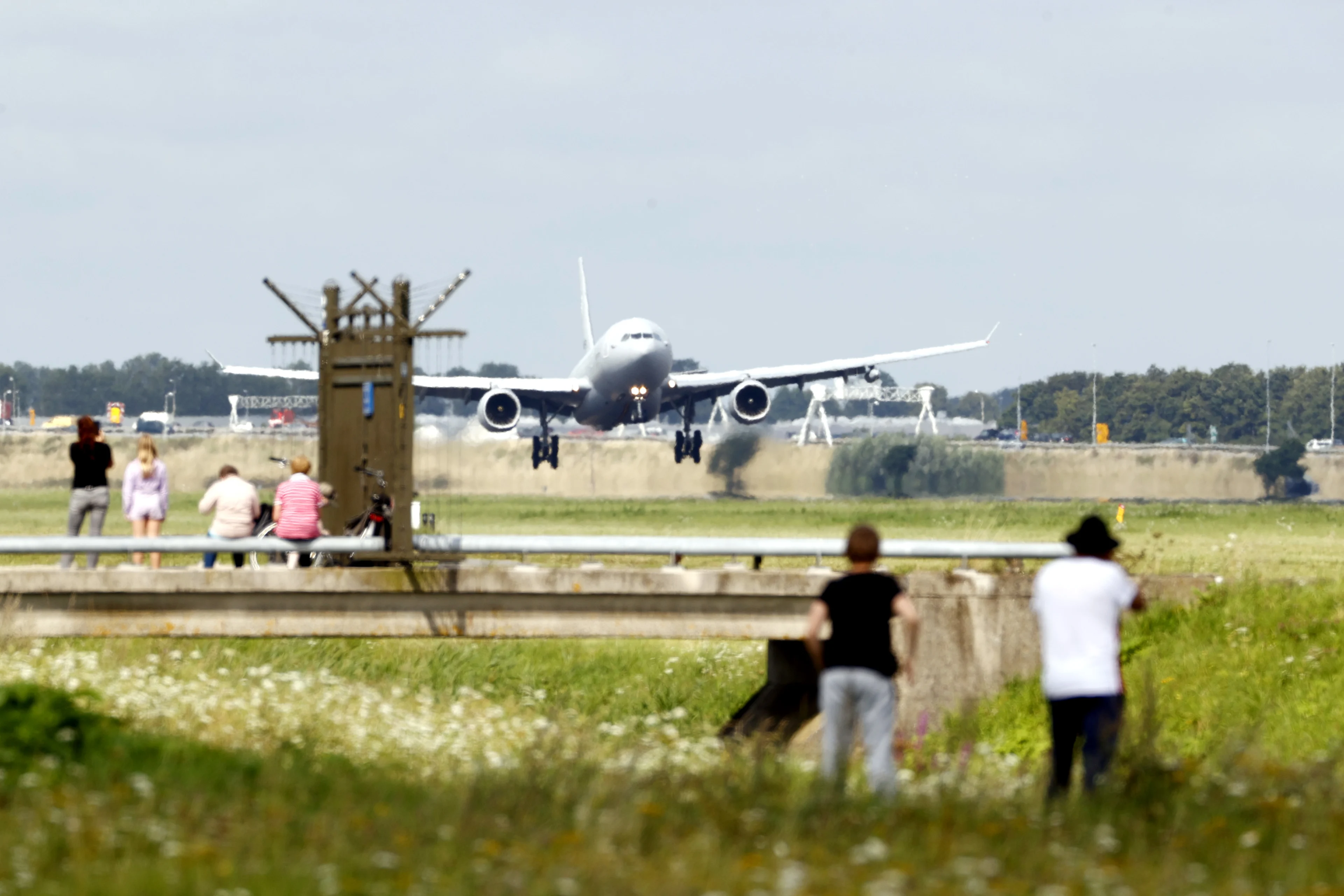 Weer 150 mensen geëvacueerd uit Afghanistan, vliegtuig landt zaterdagmiddag op Schiphol