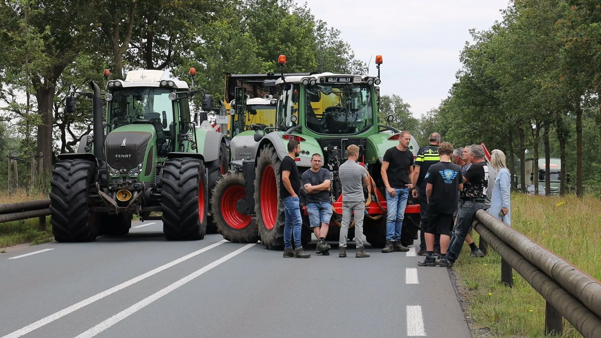 Boeren starten nieuwe actie en blokkeren opnieuw meerdere snelwegen