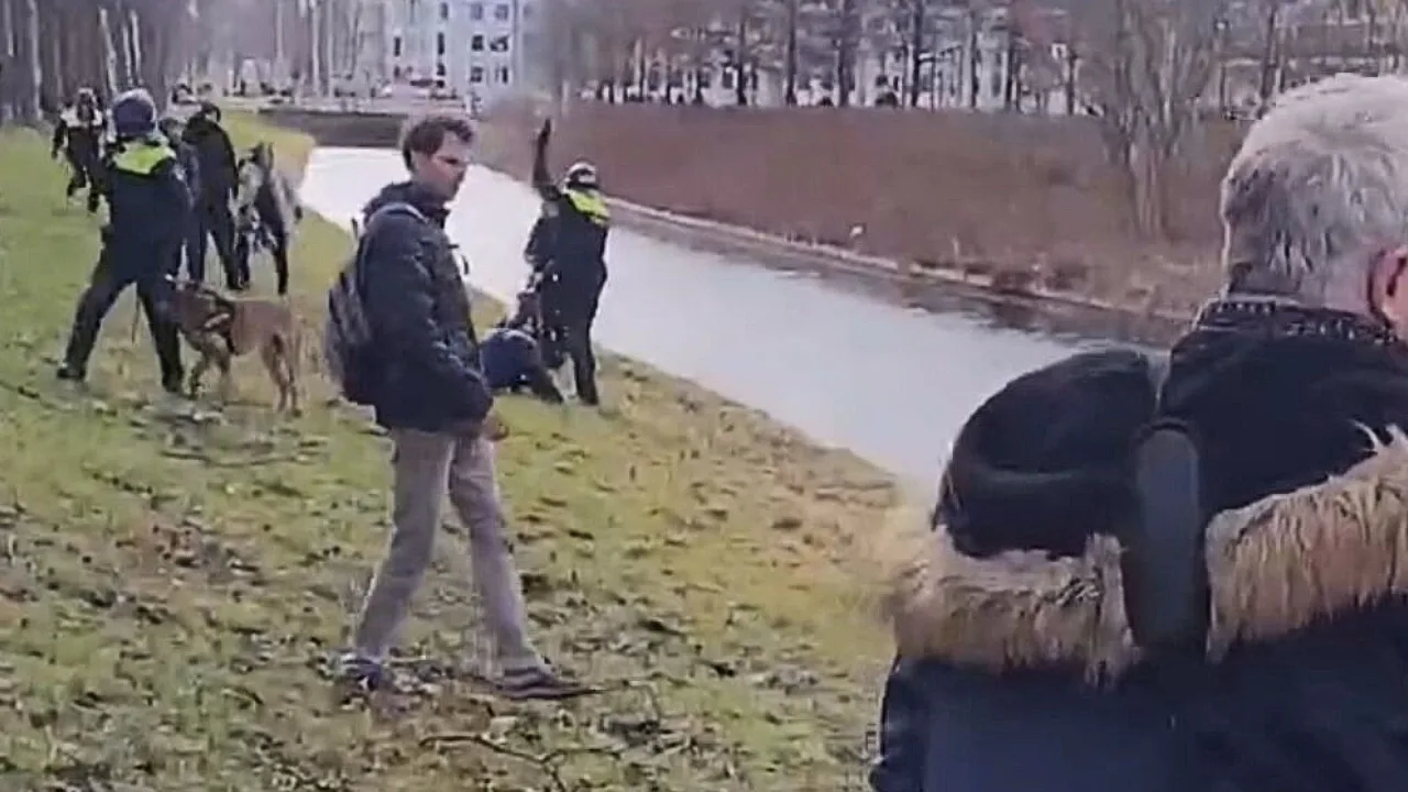VIDEO: Agent lost waarschuwingsschot bij demonstratie Malieveld, politie doet onderzoek