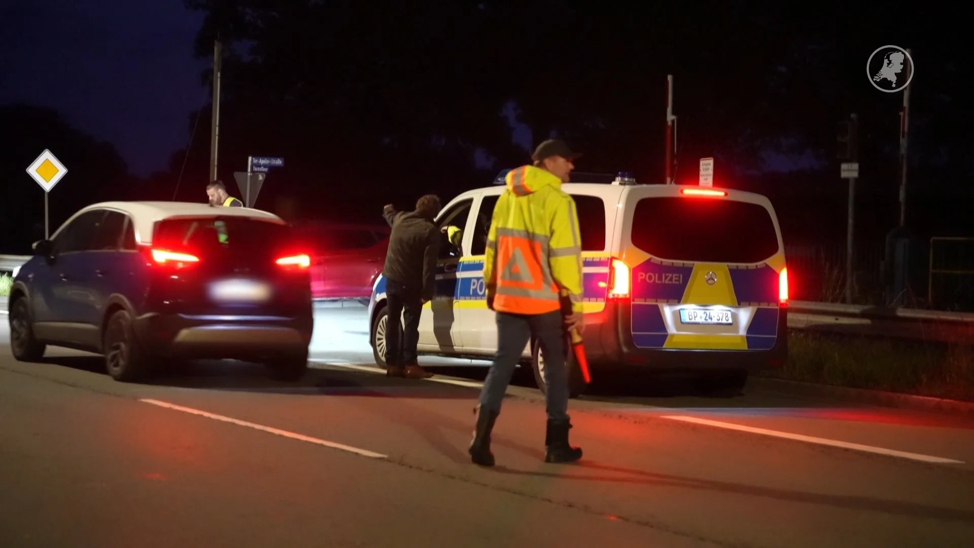 Bewoners Ter Apel voeren eigen grenscontroles uit, minister roept op te stoppen