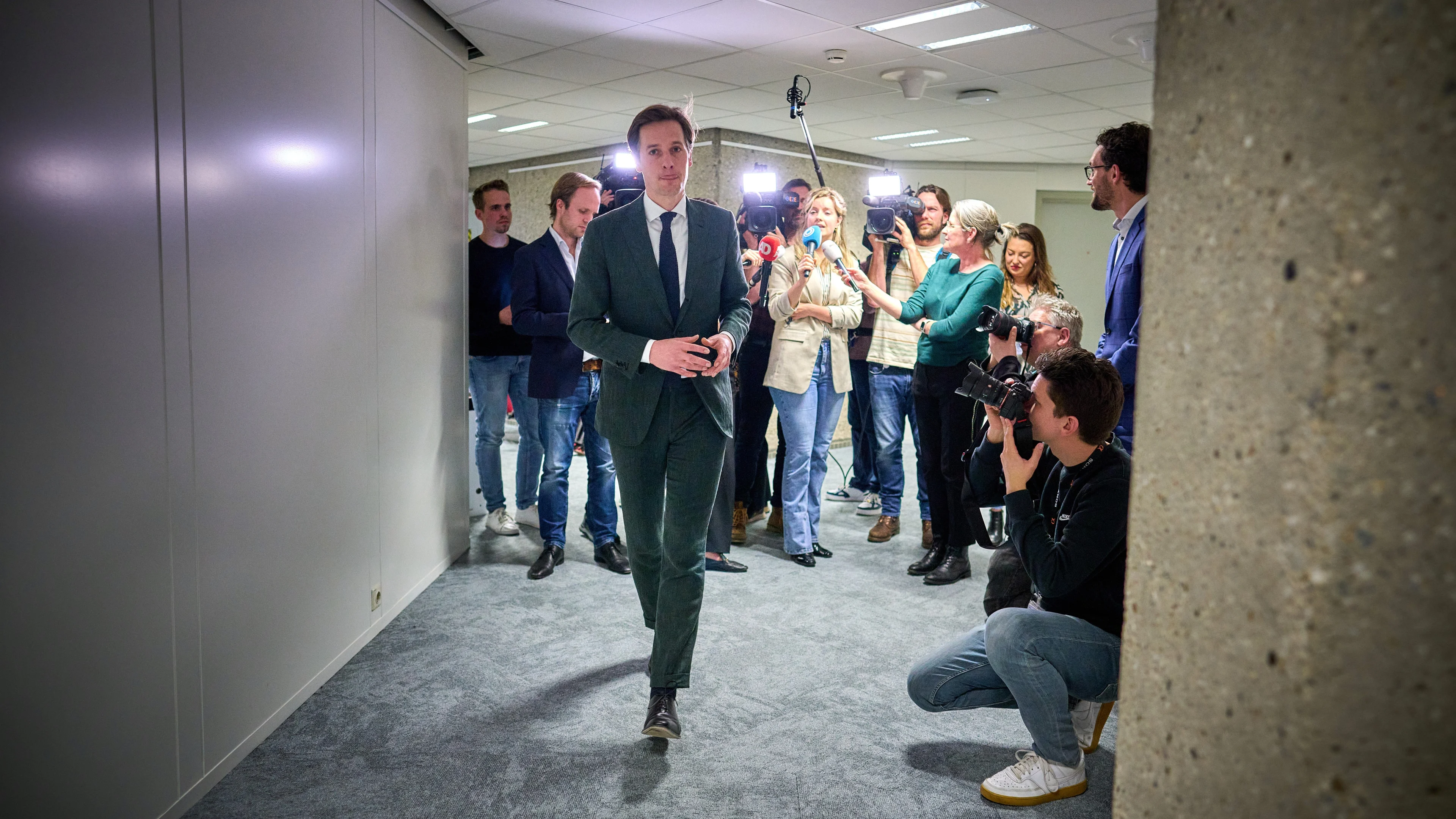 Kamerlid Gündoğan moet van rechter terug in gespannen Volt-fractie