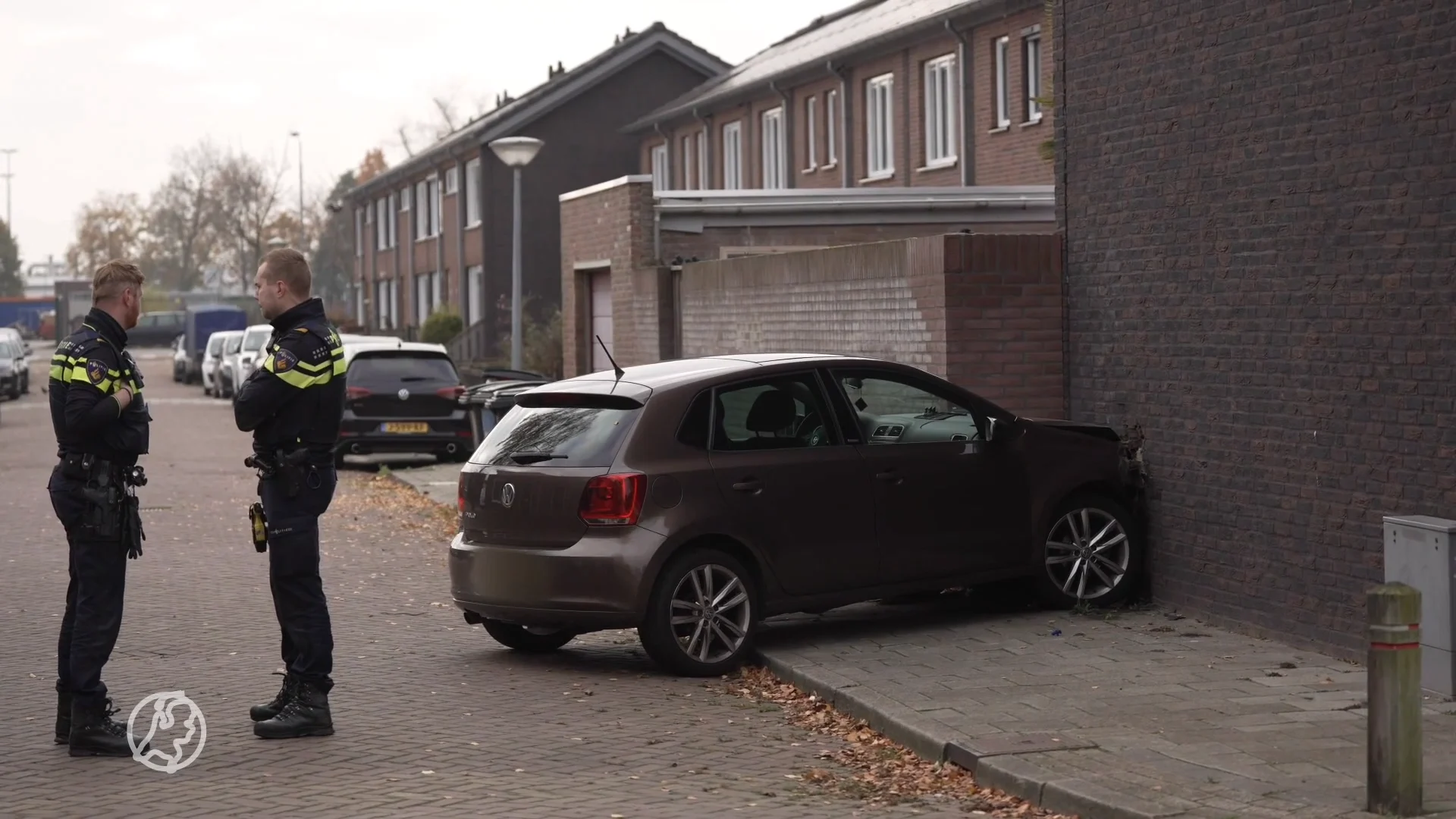 Minderjarige ramt woning in de straat met auto van ouders