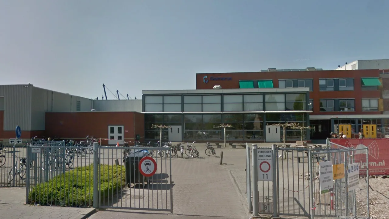 Minister Slob uit zorgen om school die leerlingen 'uit de kast dwong'