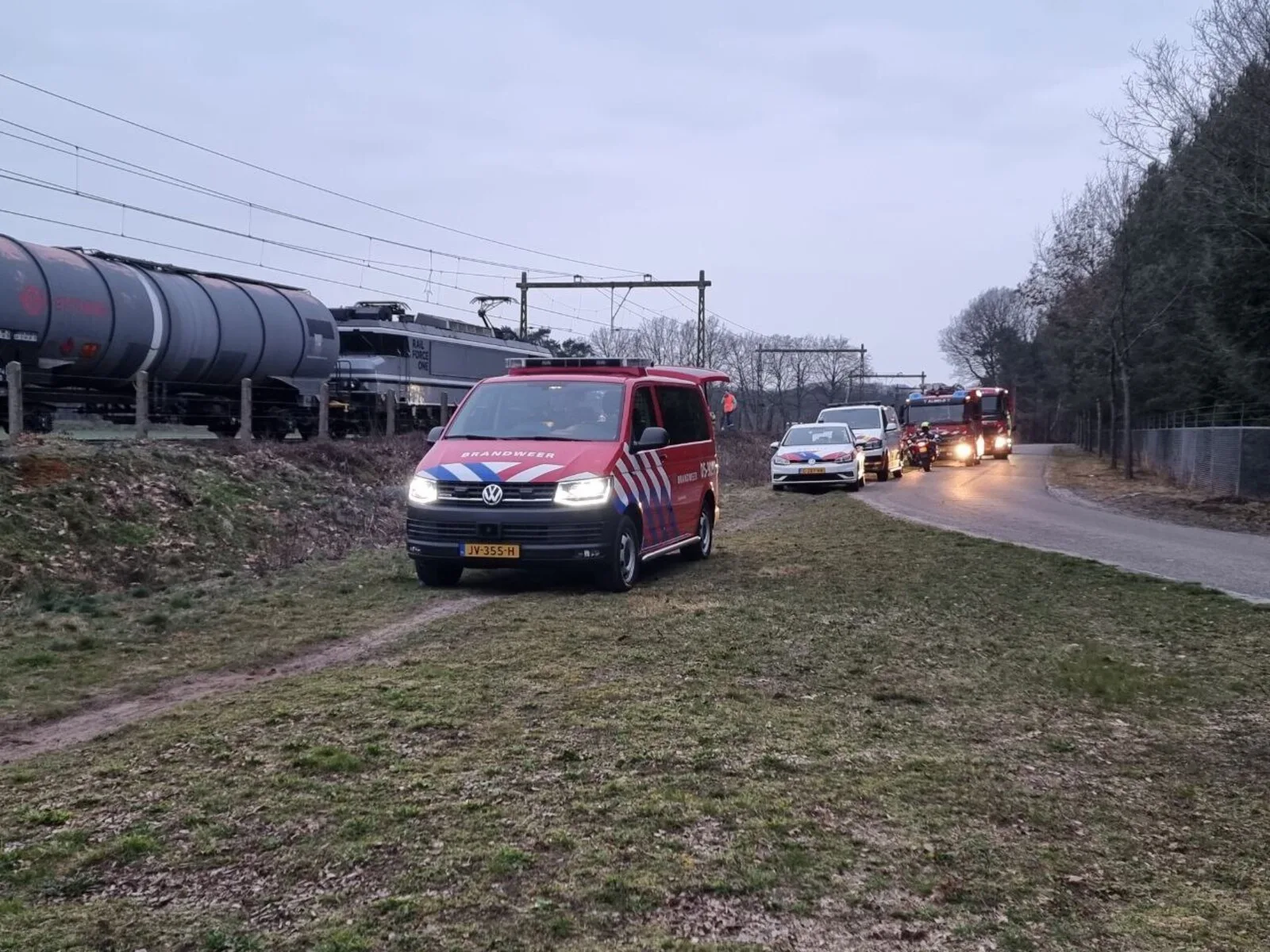 Onbewaakte spoorwegovergang bij Zenderen afgesloten nadat het weer bijna fout gaat