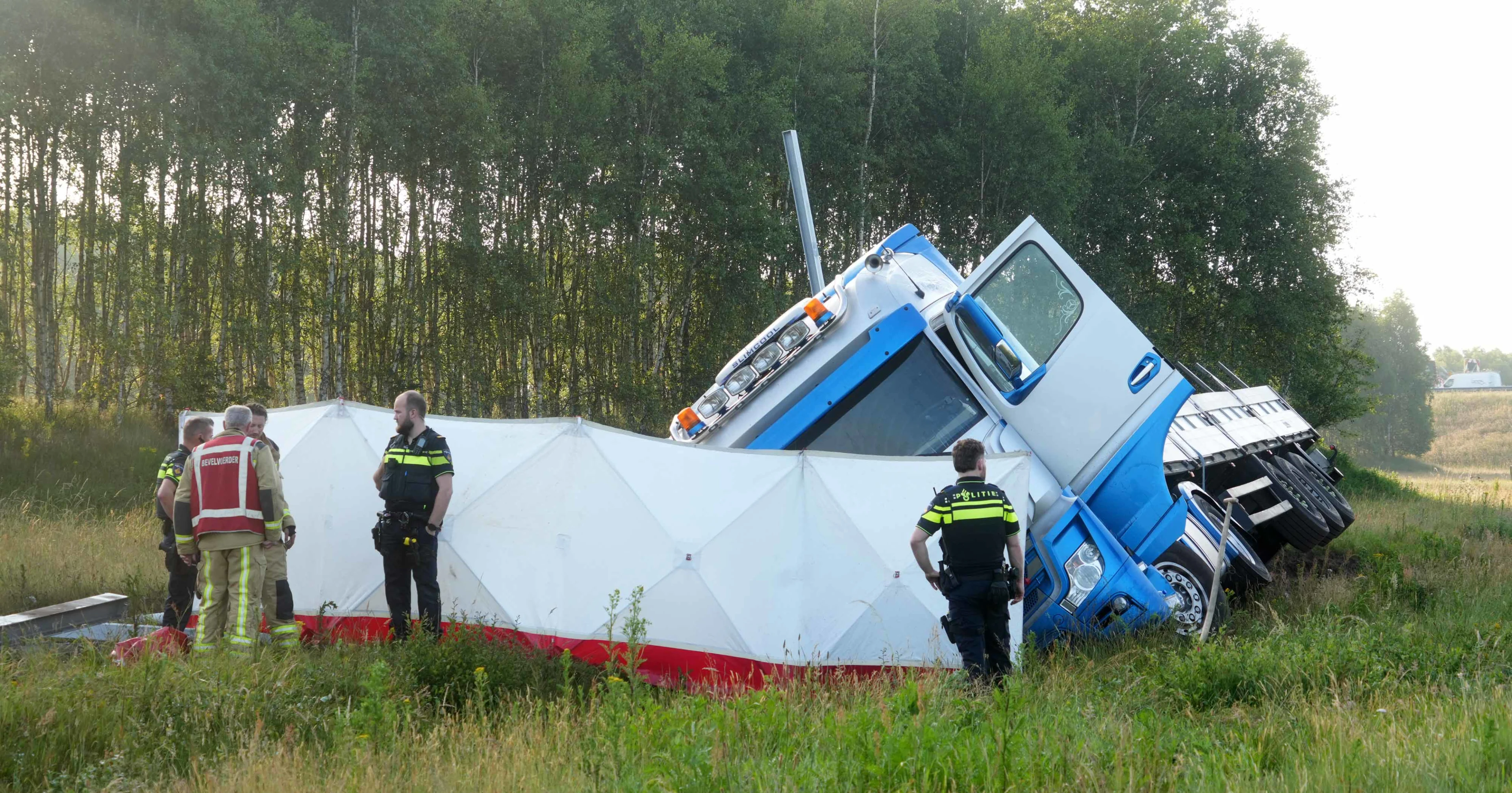 Vrachtwagenchauffeur overleden bij ongeval op A37