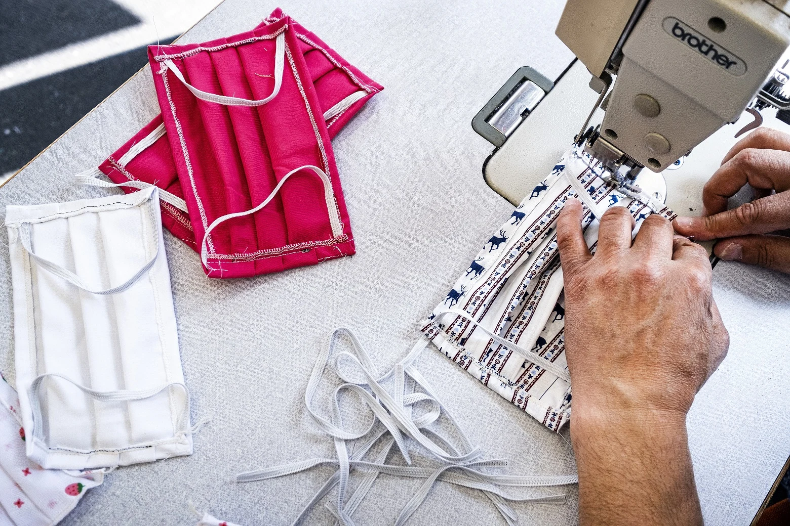 Zelf een mondkapje maken? Overheid legt uit hoe het moet