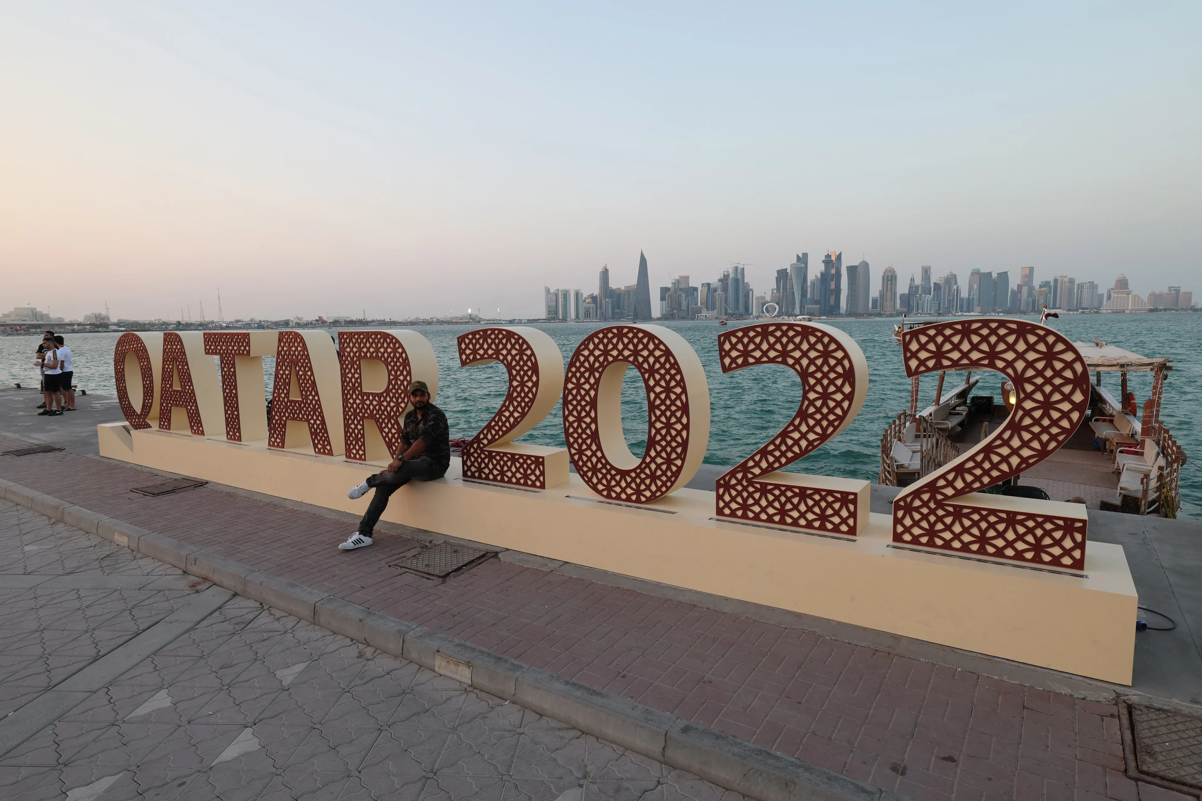 Oranjefans gevraagd te applaudisseren voor overleden arbeidsmigranten Qatar